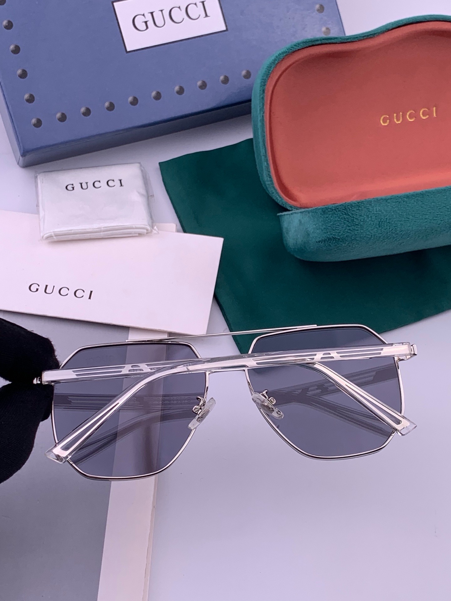 GUCCI 男款炫彩飞行员偏光太阳镜 ❤️材质：高清尼龙加厚卡槽高清偏光镜片 🌹无边框镜架💕颜👍型号：G01804