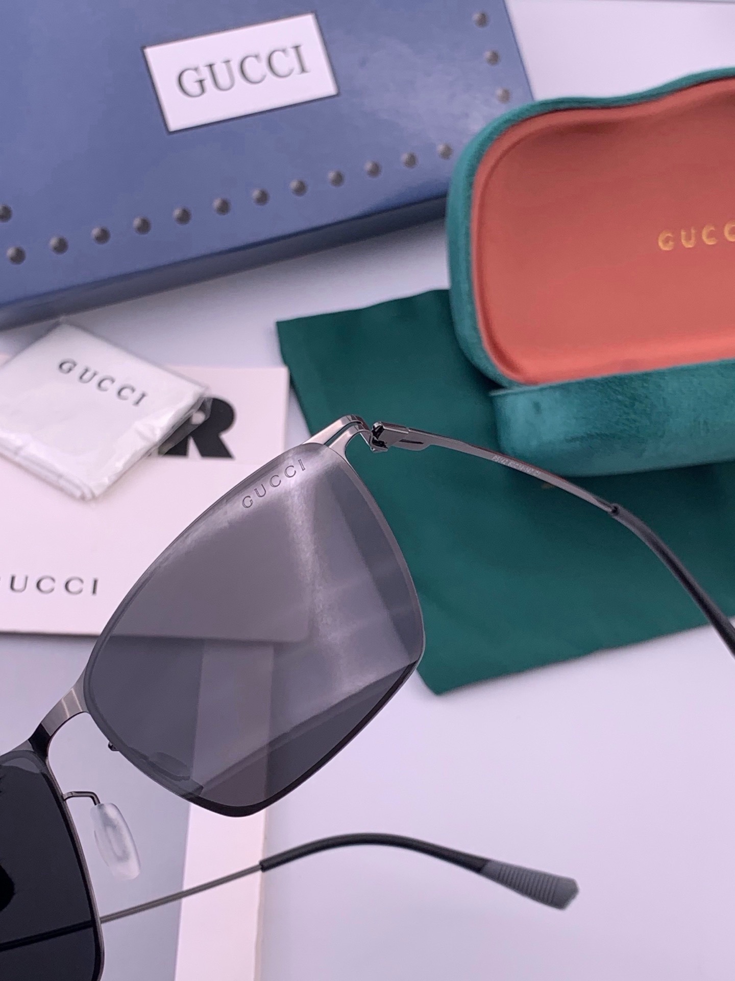 Gucci 春夏新款超轻无螺丝压不坏系列情侣款太阳镜高清尼龙镜片🦅完美品质，适合各种脸型，经典太阳镜亮相时装周.超酷拉风