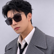 Gucci 春夏新款超轻无螺丝压不坏系列情侣款太阳镜高清尼龙镜片🦅完美品质,适合各种脸型,经典太阳镜亮相时装周.超酷拉风 Gucci 春夏新款超轻无螺丝压不坏系列情侣款太阳镜高清尼龙镜片🦅完美品质,适合各种脸型,经典太阳镜亮相时装周.超酷拉风