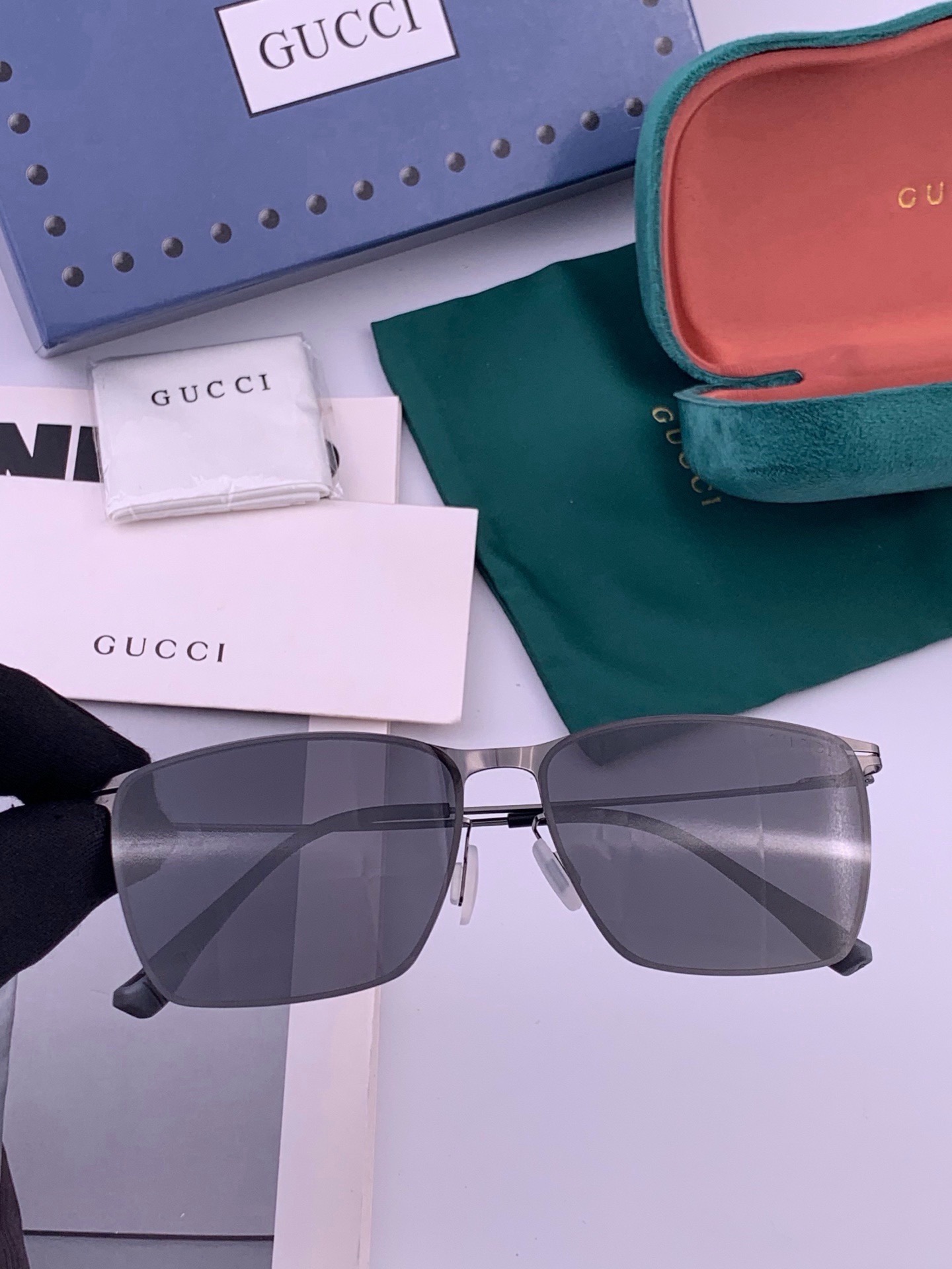 Gucci 春夏新款超轻无螺丝压不坏系列情侣款太阳镜高清尼龙镜片🦅完美品质，适合各种脸型，经典太阳镜亮相时装周.超酷拉风
