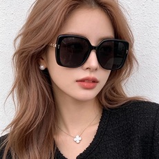 【GUCCI】新款潮流爆款 时尚方框太阳镜 佩戴舒适 网红潮款墨镜 女士高清加厚偏光太阳镜🕶️ 🎉高品质TR镜框 ♥️ 【GUCCI】新款潮流爆款 时尚方框太阳镜 佩戴舒适 网红潮款墨镜 女士高清加厚偏光太阳镜🕶️ 🎉高品质TR镜框 ♥️