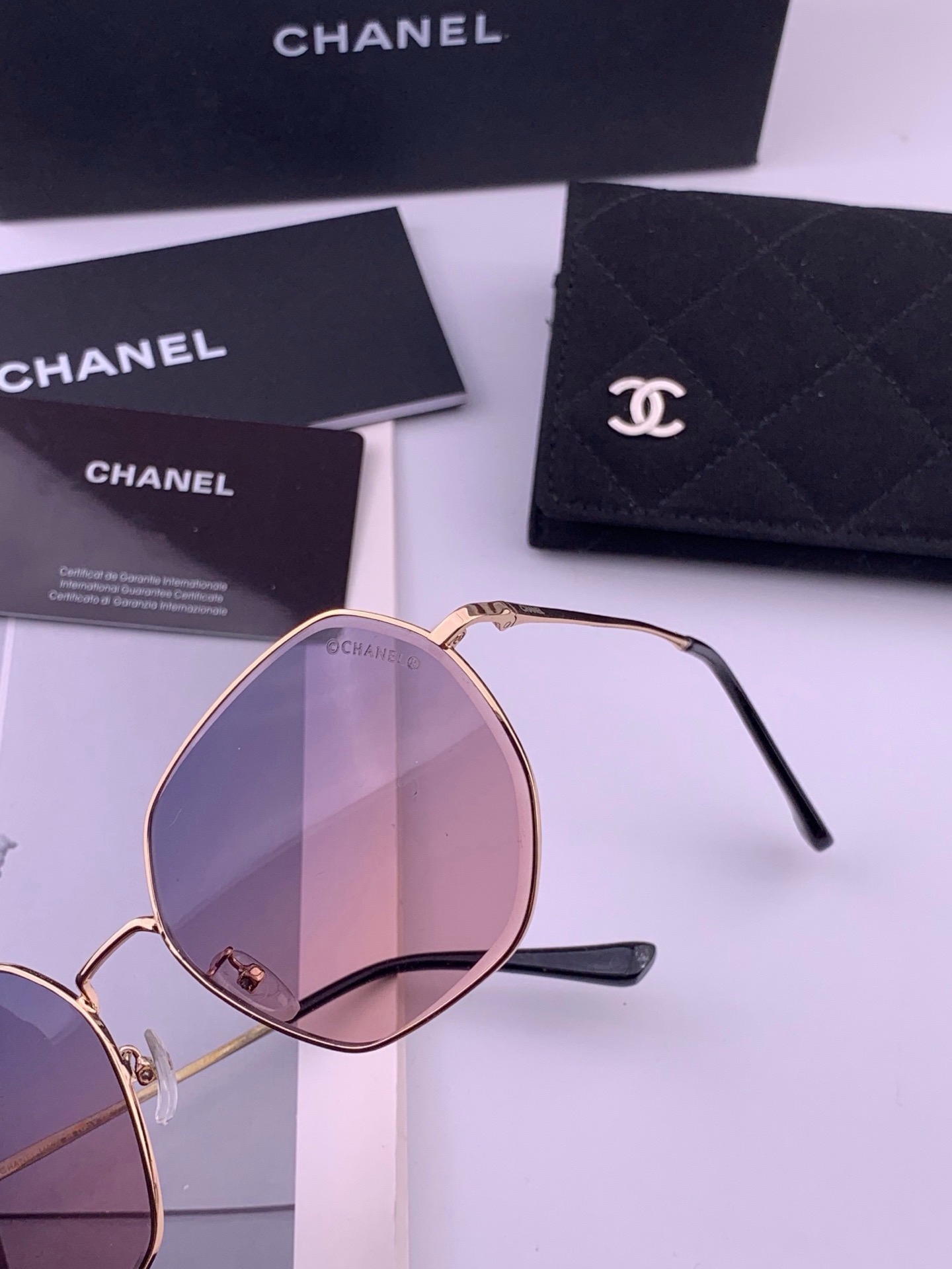 【CHANEL】香奈儿  新款尼龙偏光太眼镜，无框钻石 切边更有质感，大气女人范儿，大脸小脸都好看 ！型号：CH8201