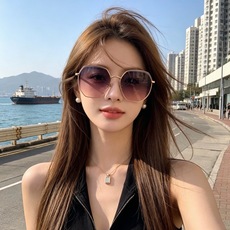 【CHANEL】香奈儿 新款尼龙偏光太眼镜,无框钻石 切边更有质感,大气女人范儿,大脸小脸都好看 !型号:CH8201 【CHANEL】香奈儿 新款尼龙偏光太眼镜,无框钻石 切边更有质感,大气女人范儿,大脸小脸都好看 !型号:CH8201