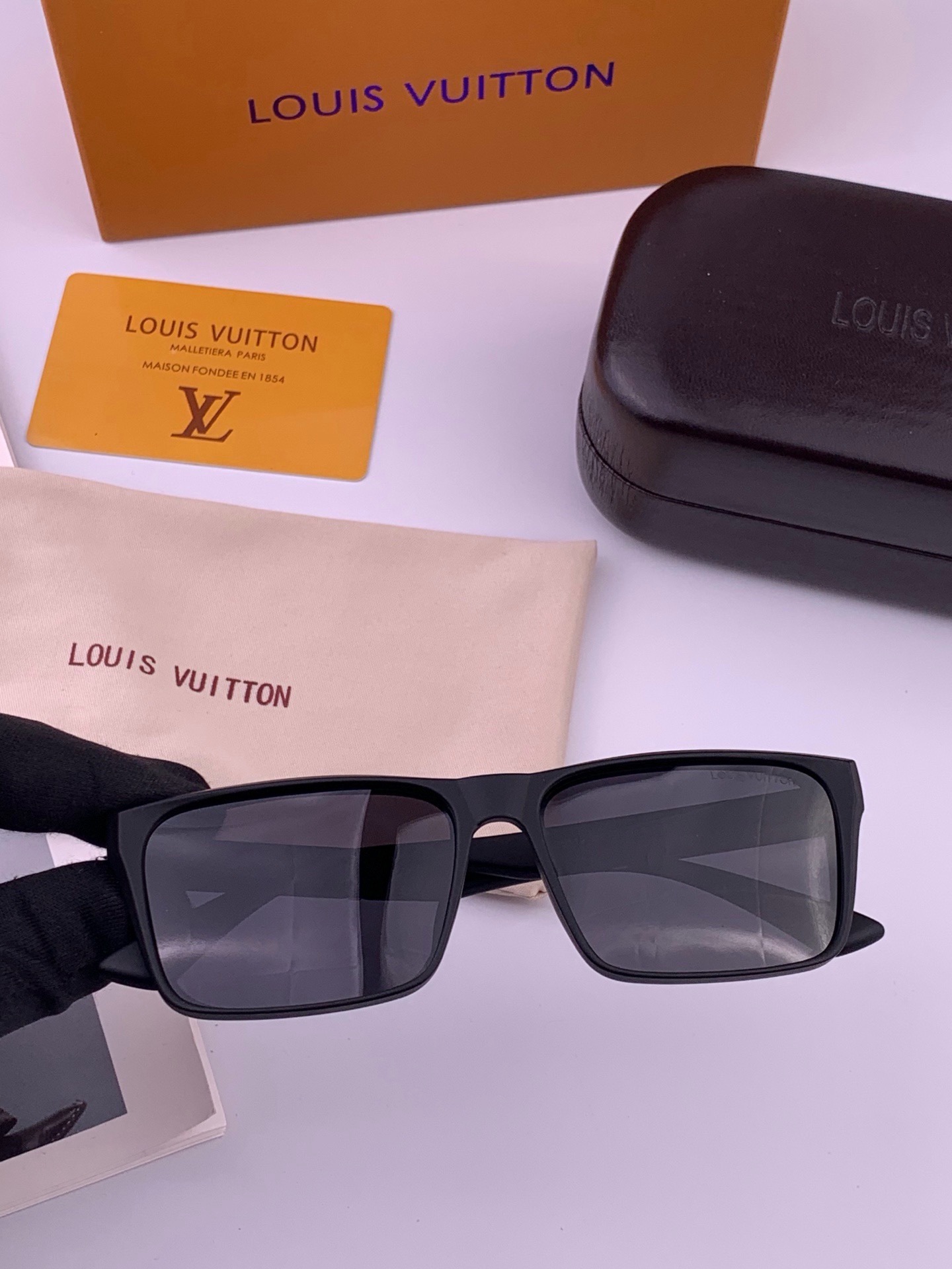 LV 太阳镜潮品官网模特同款 [玫瑰][玫瑰]四叶草🍀精致个性设计简约时尚 高品质值得拥有绝对潮爆整个夏季 新款L251