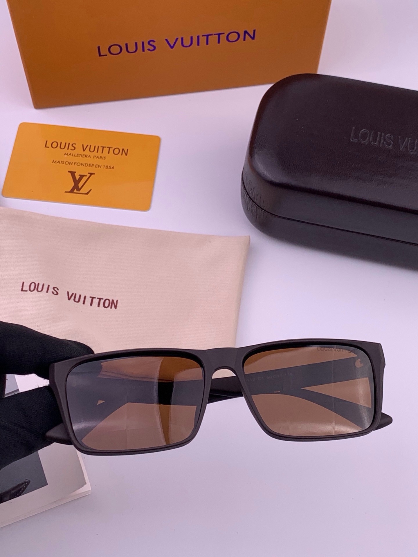 LV 太阳镜潮品官网模特同款 [玫瑰][玫瑰]四叶草🍀精致个性设计简约时尚 高品质值得拥有绝对潮爆整个夏季 新款L251