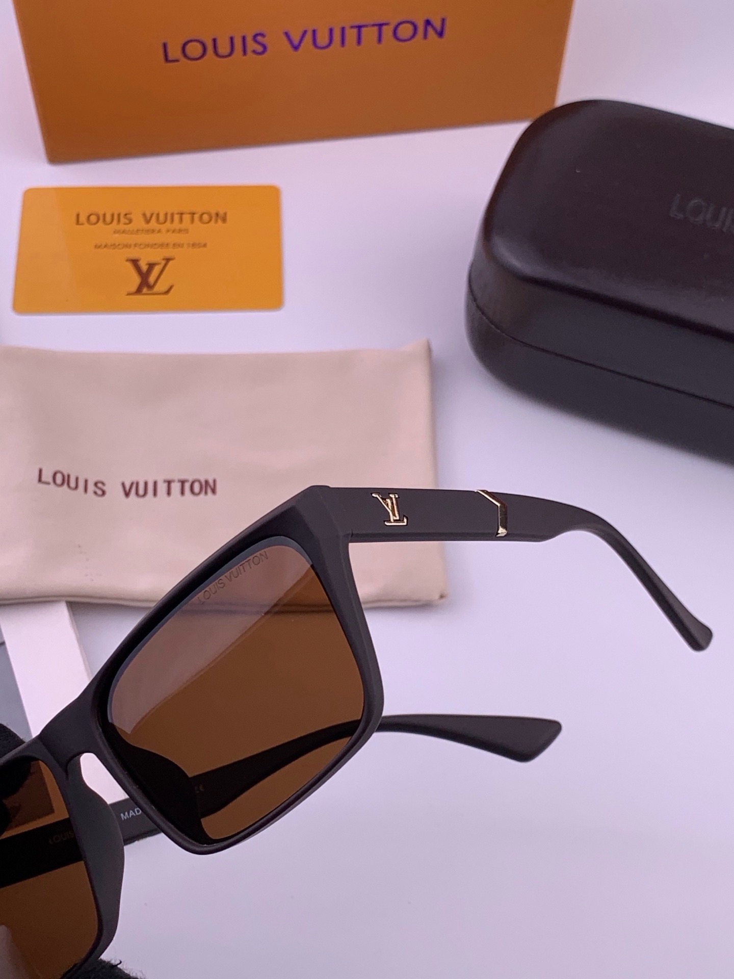 LV 太阳镜潮品官网模特同款 [玫瑰][玫瑰]四叶草🍀精致个性设计简约时尚 高品质值得拥有绝对潮爆整个夏季 新款L251