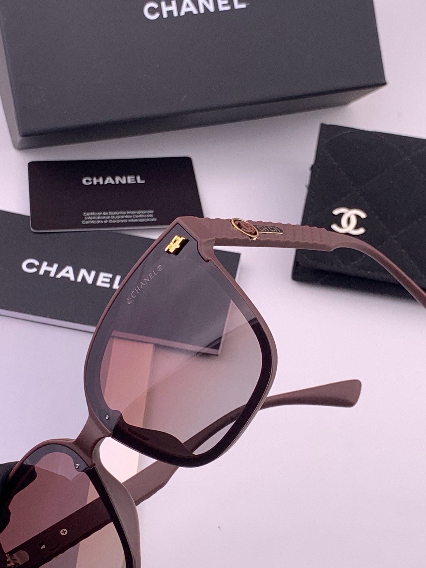 【CHANEL】香奈儿 新款山茶花潮流爆款 时尚圆框高清偏光太阳镜 佩戴舒适 网红潮款墨镜  ♥️♥️型号：CH5292