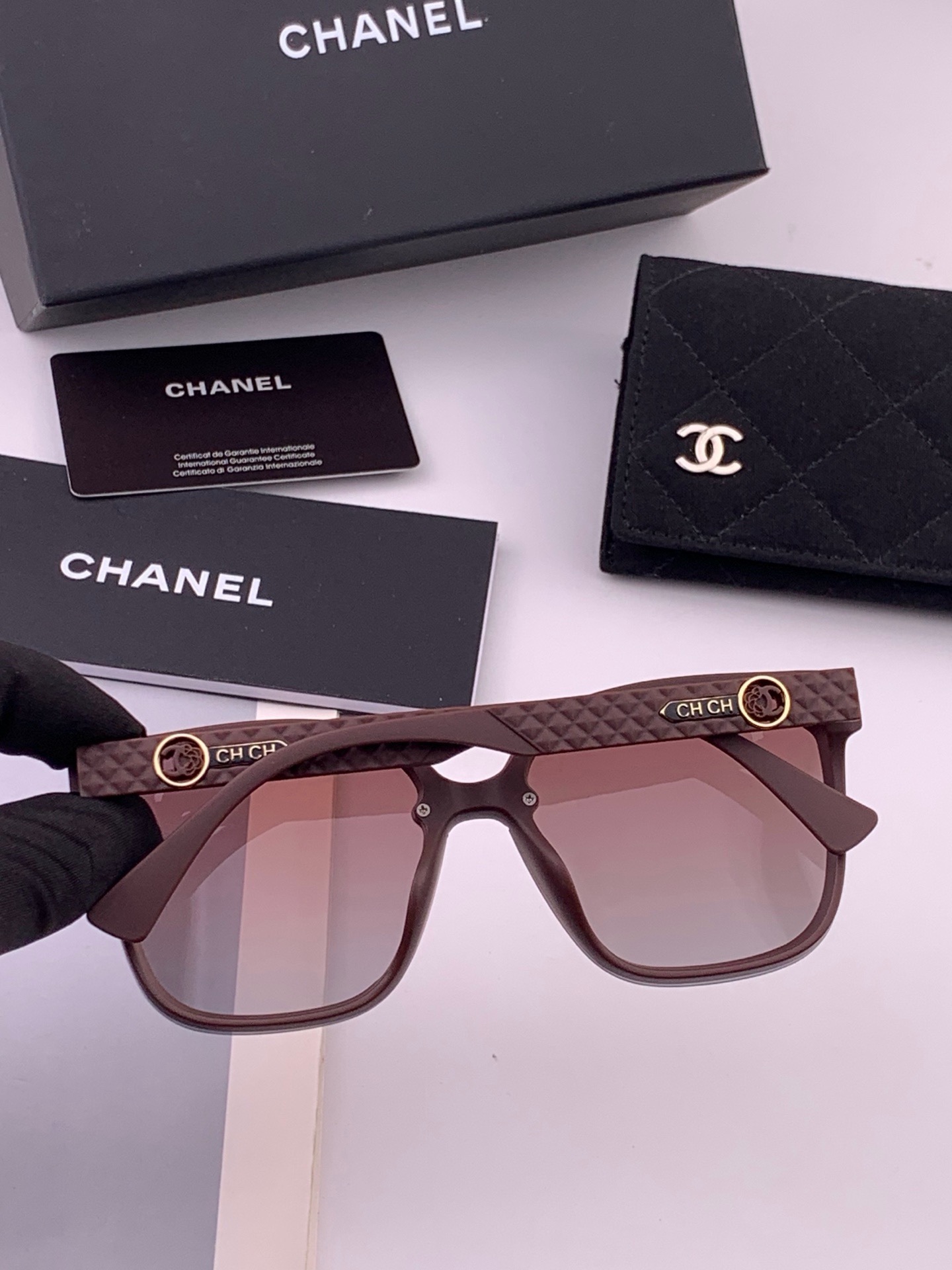 【CHANEL】香奈儿 新款山茶花潮流爆款 时尚圆框高清偏光太阳镜 佩戴舒适 网红潮款墨镜  ♥️♥️型号：CH5292