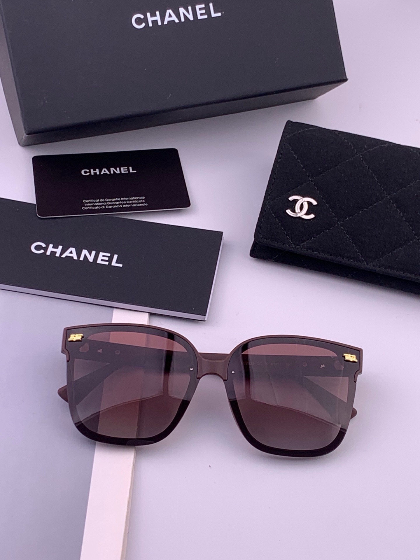 【CHANEL】香奈儿 新款山茶花潮流爆款 时尚圆框高清偏光太阳镜 佩戴舒适 网红潮款墨镜  ♥️♥️型号：CH5292