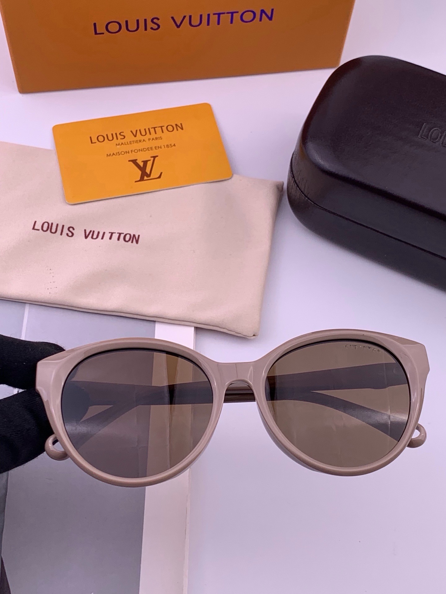 LV 太阳镜潮品官网模特同款 [玫瑰][玫瑰]四叶草🍀精致个性设计简约时尚 高品质值得拥有绝对潮爆整个夏季 新款 型号：
