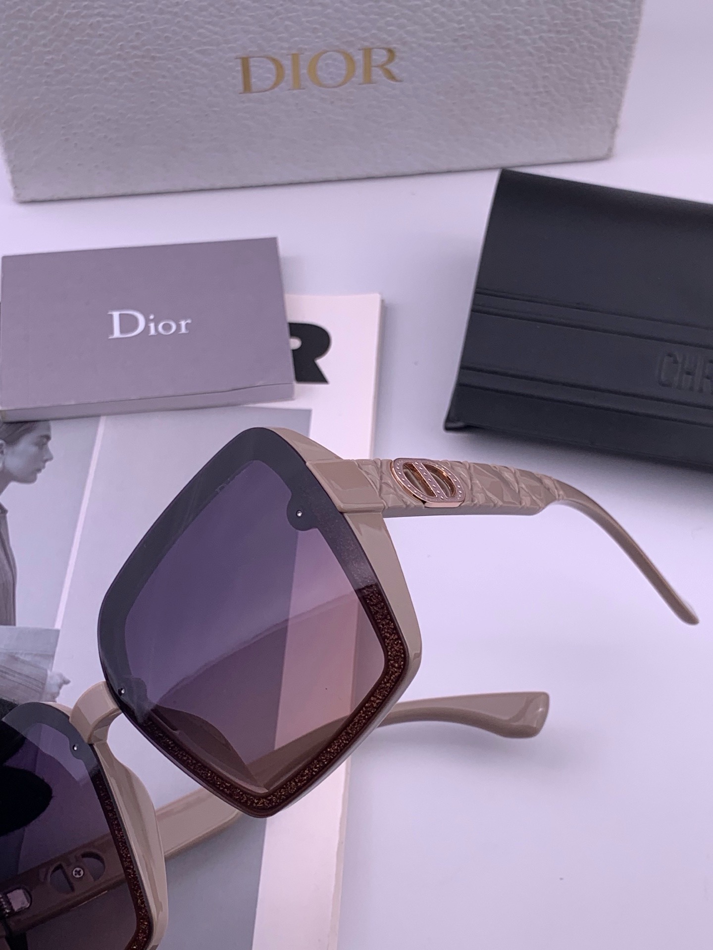 🔺 【DIOR-迪奥】开春新款 潮流爆款 时尚方框偏光太阳镜 高品质 佩戴舒适 网红潮款墨镜 女士高清加厚偏光太阳镜🕶️