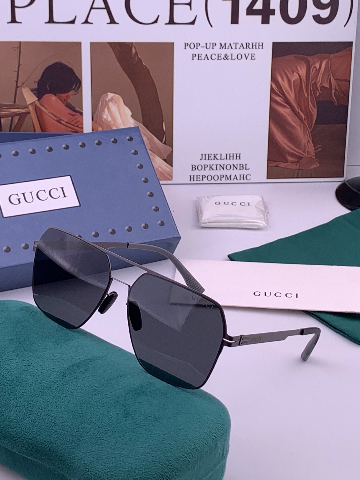 GUCC* 新款男女情侣款太阳iP电镀永不褪色 卖点：超轻超有弹性整幅眼镜无螺丝重要的是压不坏、镜片：高清尼龙偏光镜片 