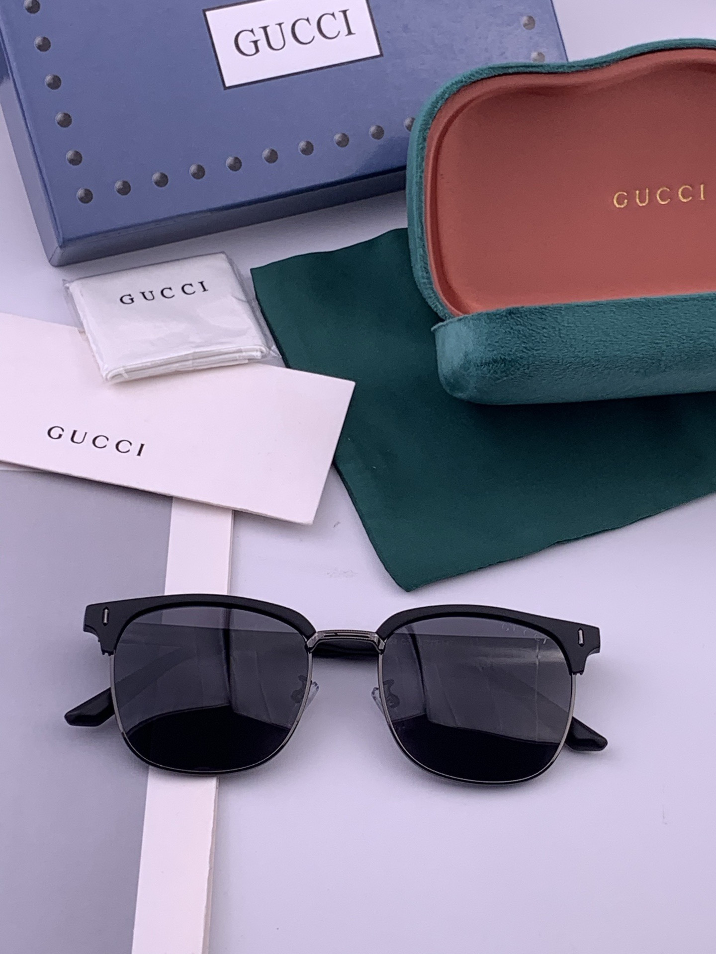 【GUCCI】新款GUCCI 时尚百搭大方框，别致半框设计 大气风格 全新清新配色，街拍气质护目太阳镜 ！型号：G326