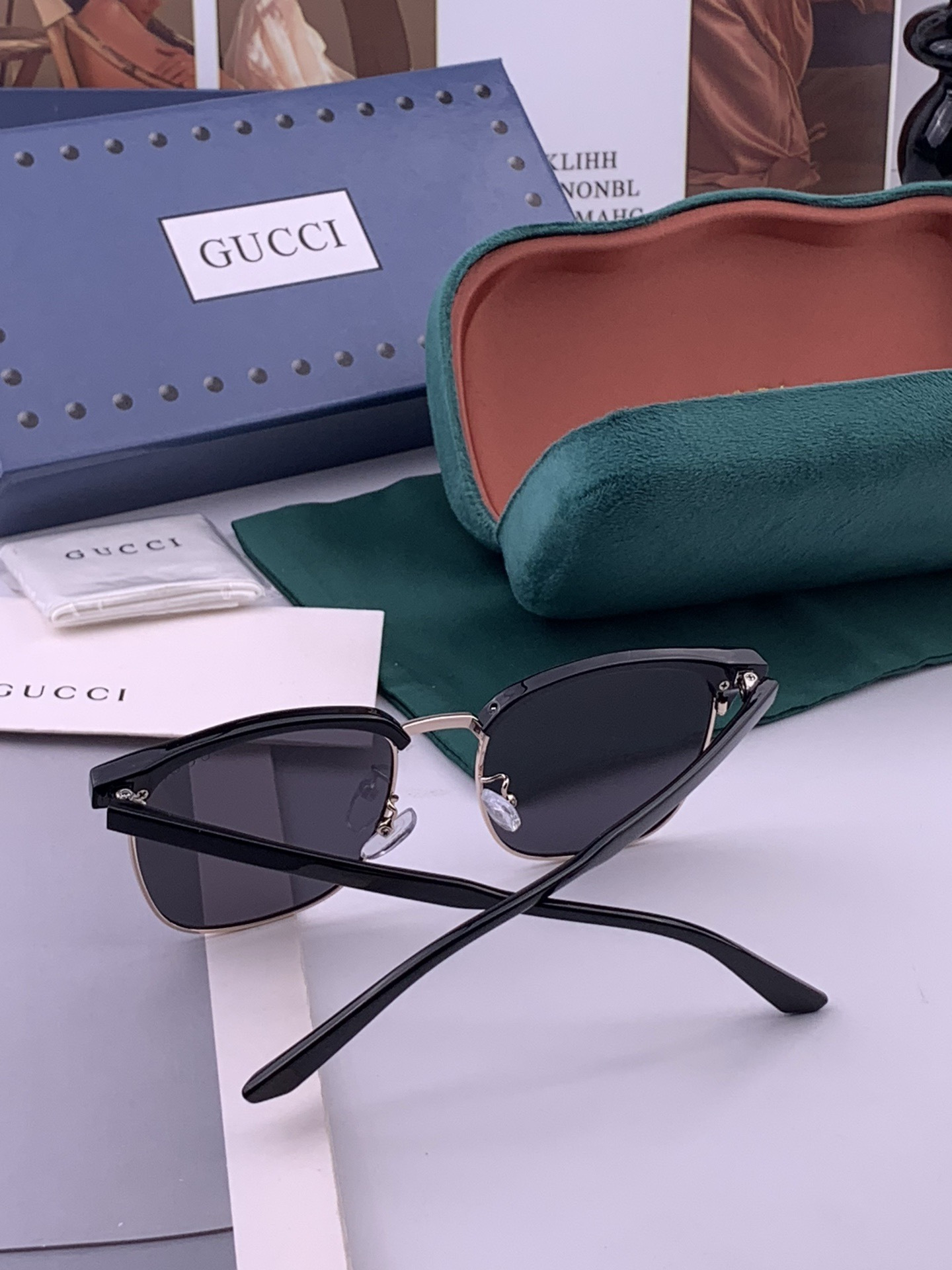 【GUCCI】新款GUCCI 时尚百搭大方框，别致半框设计 大气风格 全新清新配色，街拍气质护目太阳镜 ！型号：G326