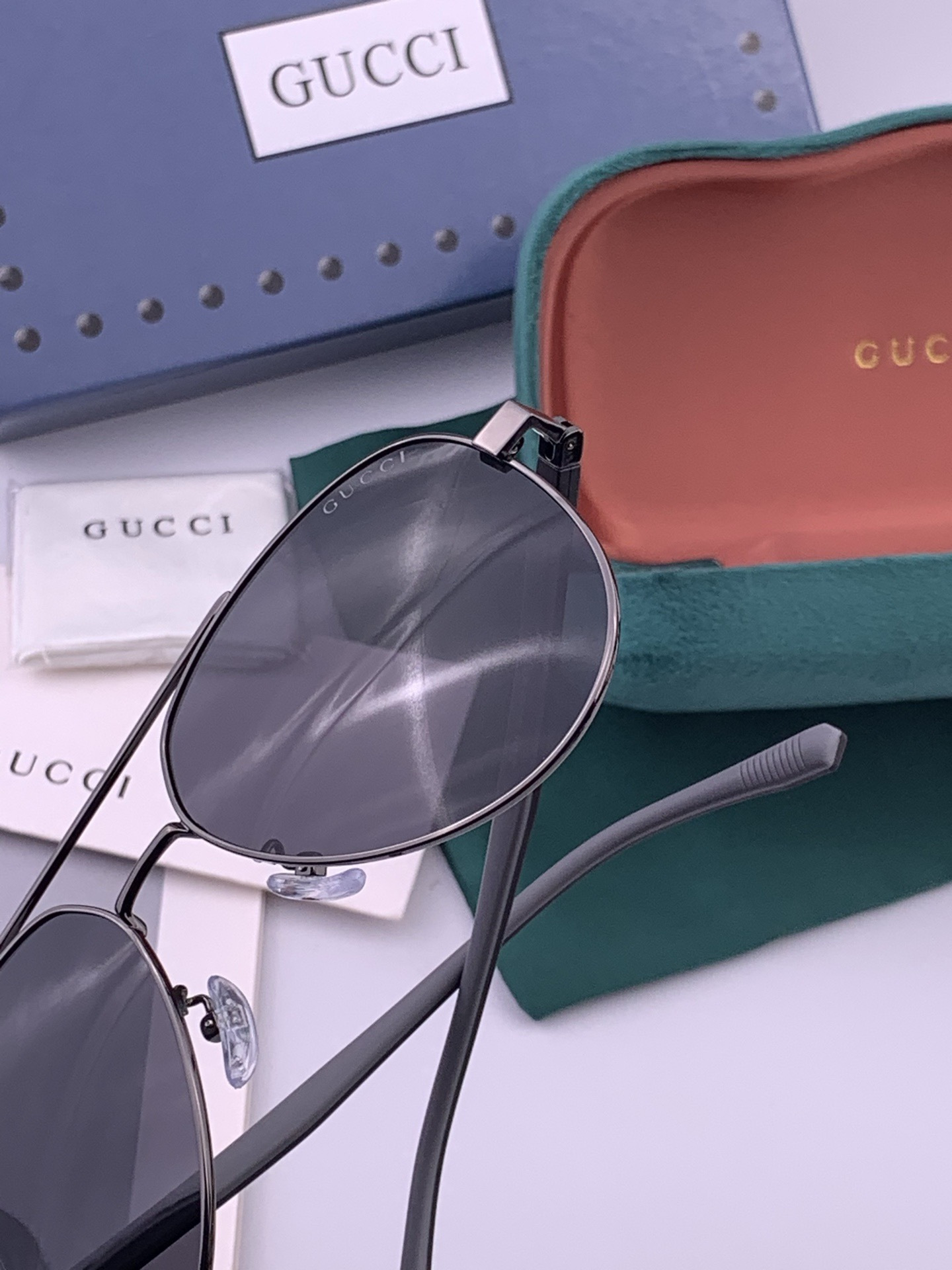 Gucci 🔥  高品质男女款墨镜   👍 进口宝丽来偏光镜片  🔥蛤蟆镜 开车钓鱼都可 🔥百搭显瘦墨镜韩版男士飞行员大