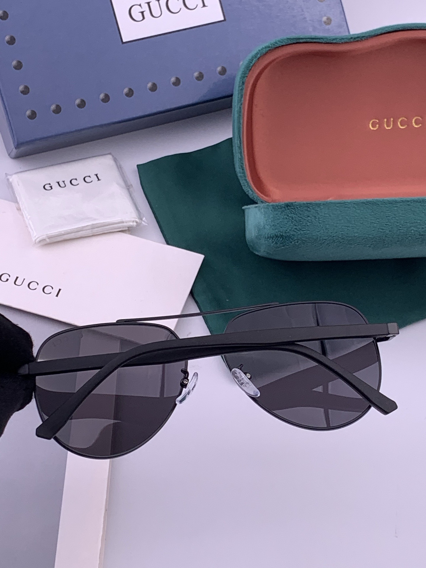 Gucci 🔥  高品质男女款墨镜   👍 进口宝丽来偏光镜片  🔥蛤蟆镜 开车钓鱼都可 🔥百搭显瘦墨镜韩版男士飞行员大