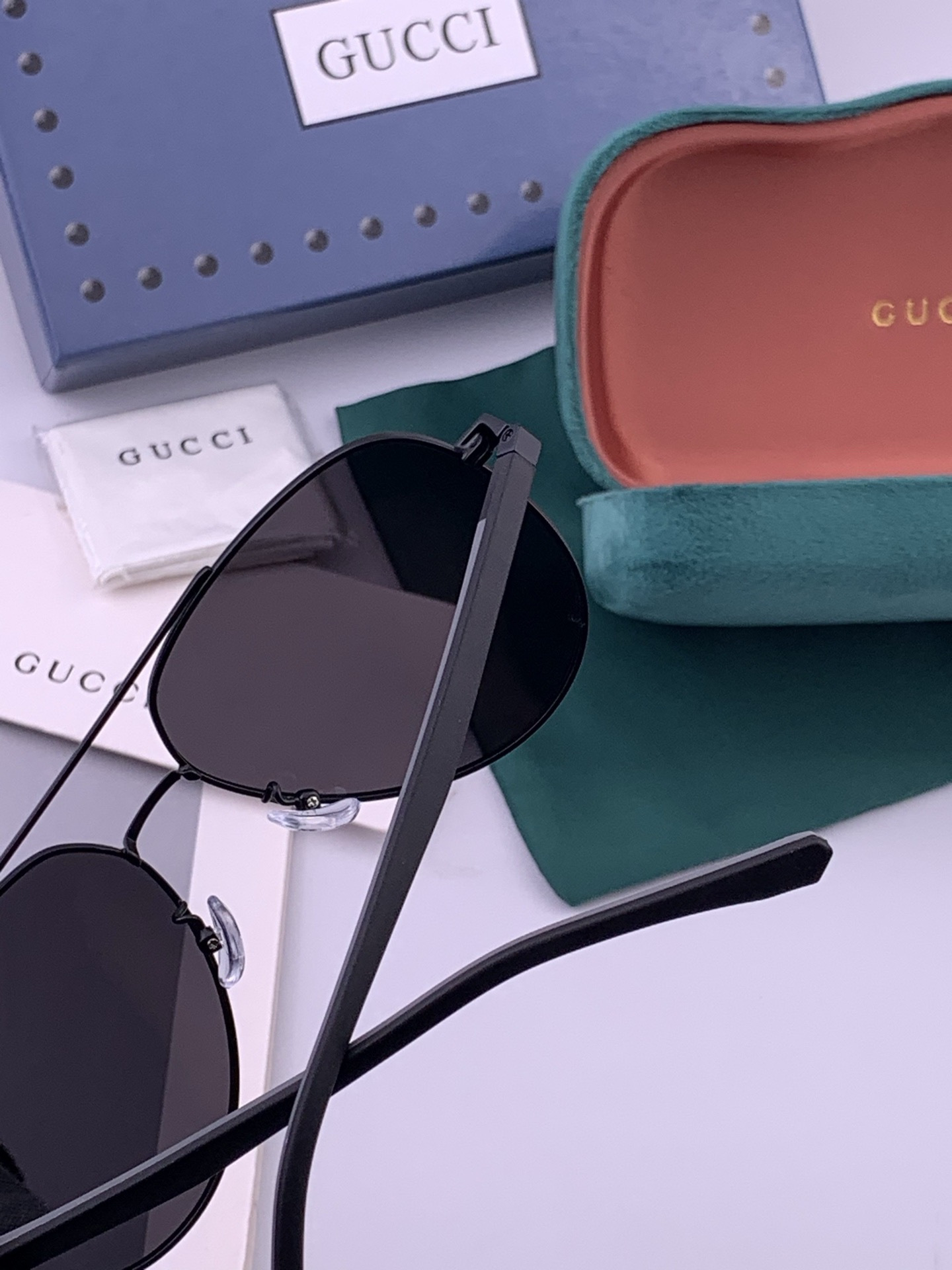 Gucci 🔥  高品质男女款墨镜   👍 进口宝丽来偏光镜片  🔥蛤蟆镜 开车钓鱼都可 🔥百搭显瘦墨镜韩版男士飞行员大