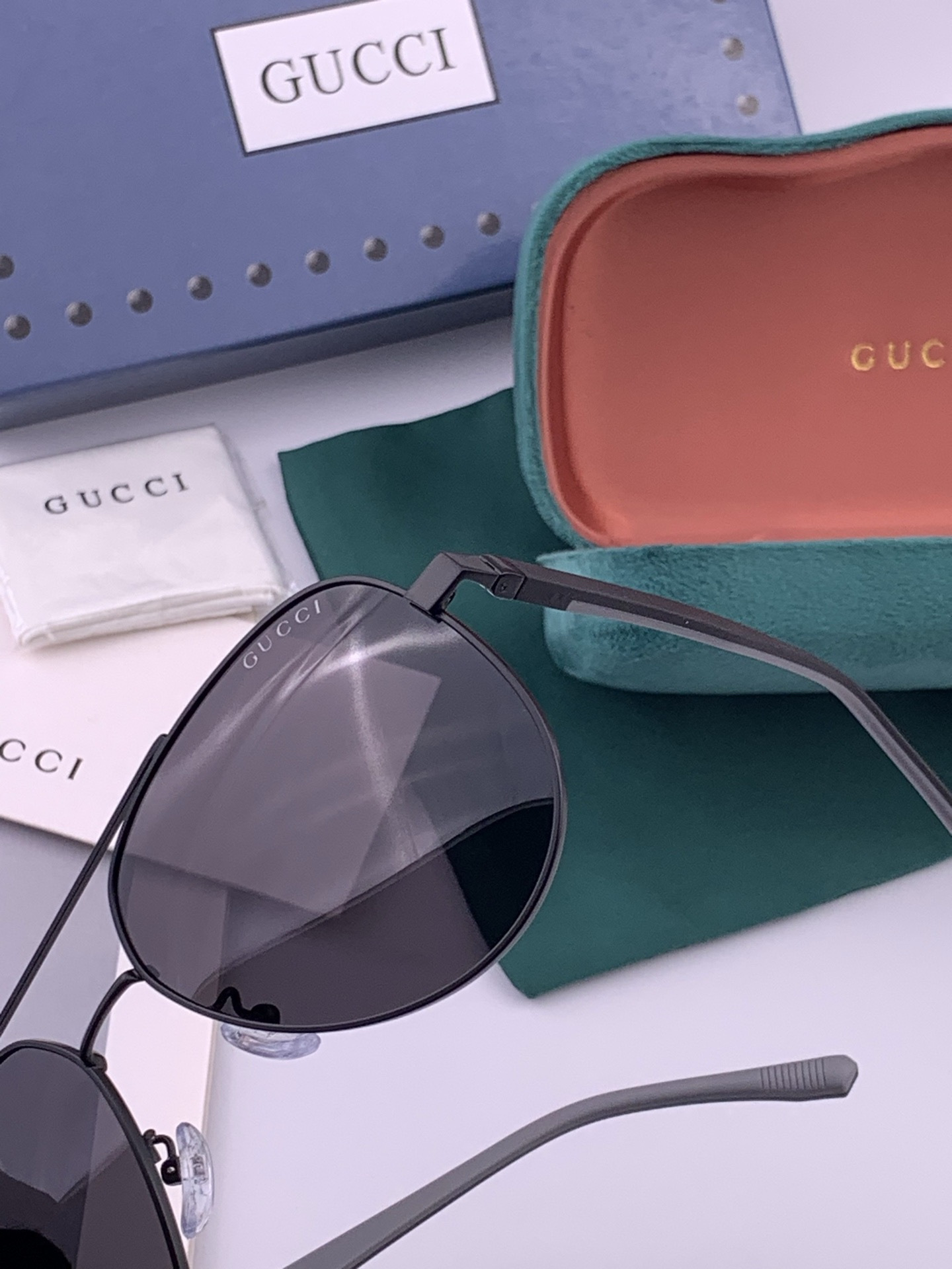 Gucci 🔥  高品质男女款墨镜   👍 进口宝丽来偏光镜片  🔥蛤蟆镜 开车钓鱼都可 🔥百搭显瘦墨镜韩版男士飞行员大
