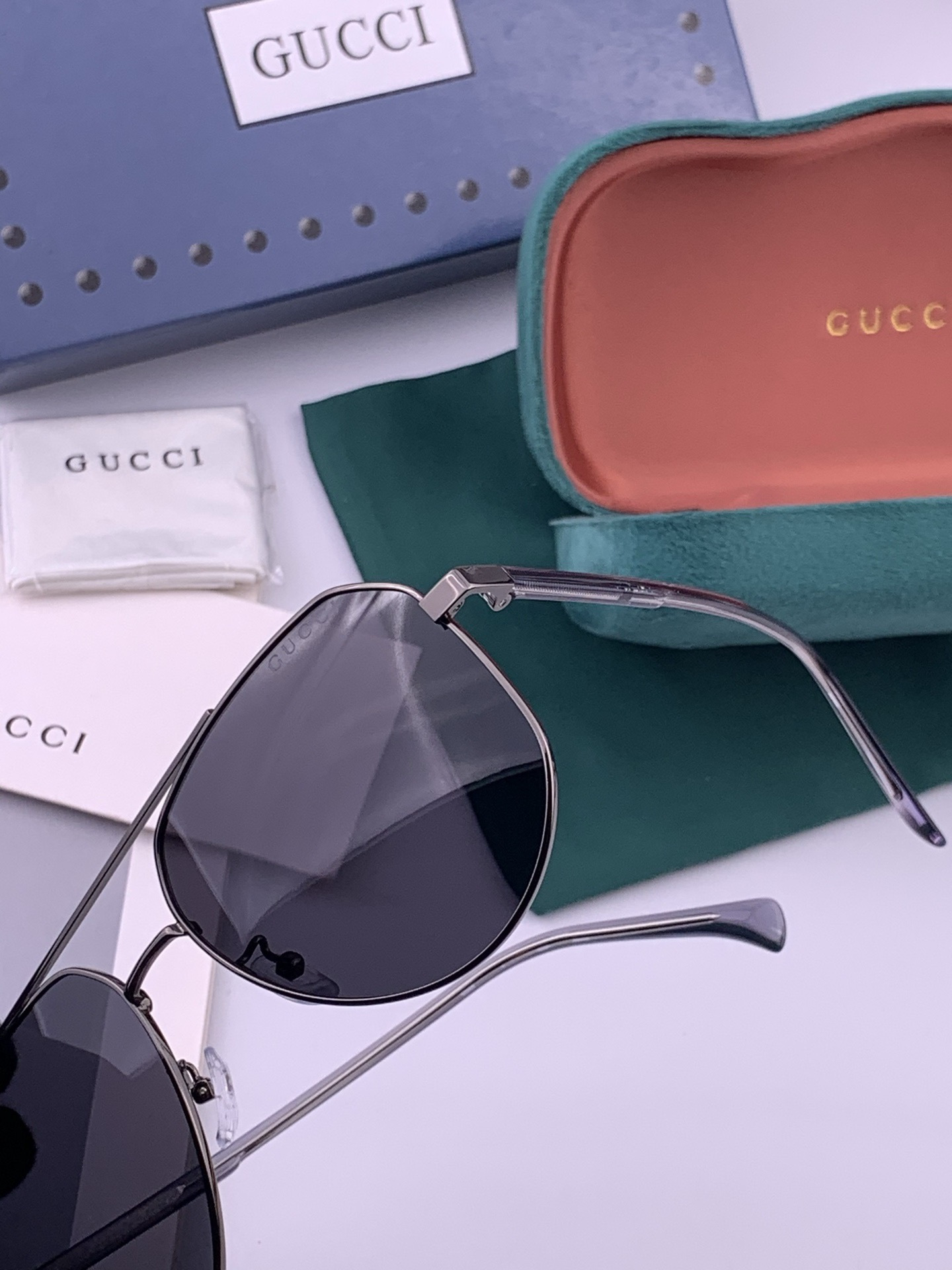 Gucci 🔥  高品质男女款墨镜   👍 进口宝丽来偏光镜片  🔥蛤蟆镜 开车钓鱼都可 🔥百搭显瘦墨镜韩版男士飞行员大