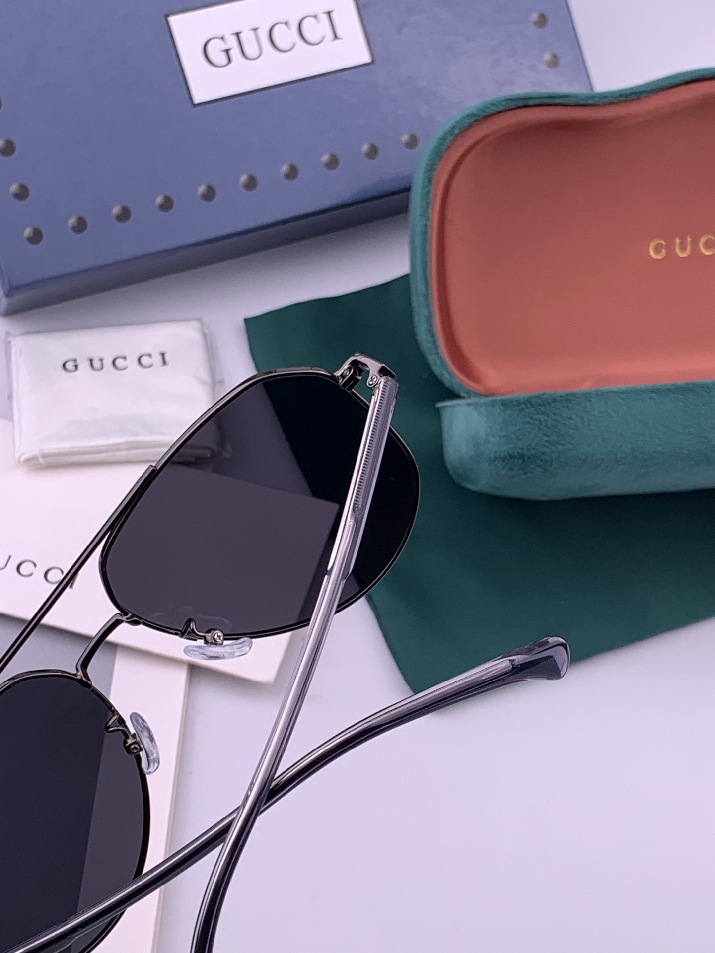 Gucci 🔥  高品质男女款墨镜   👍 进口宝丽来偏光镜片  🔥蛤蟆镜 开车钓鱼都可 🔥百搭显瘦墨镜韩版男士飞行员大