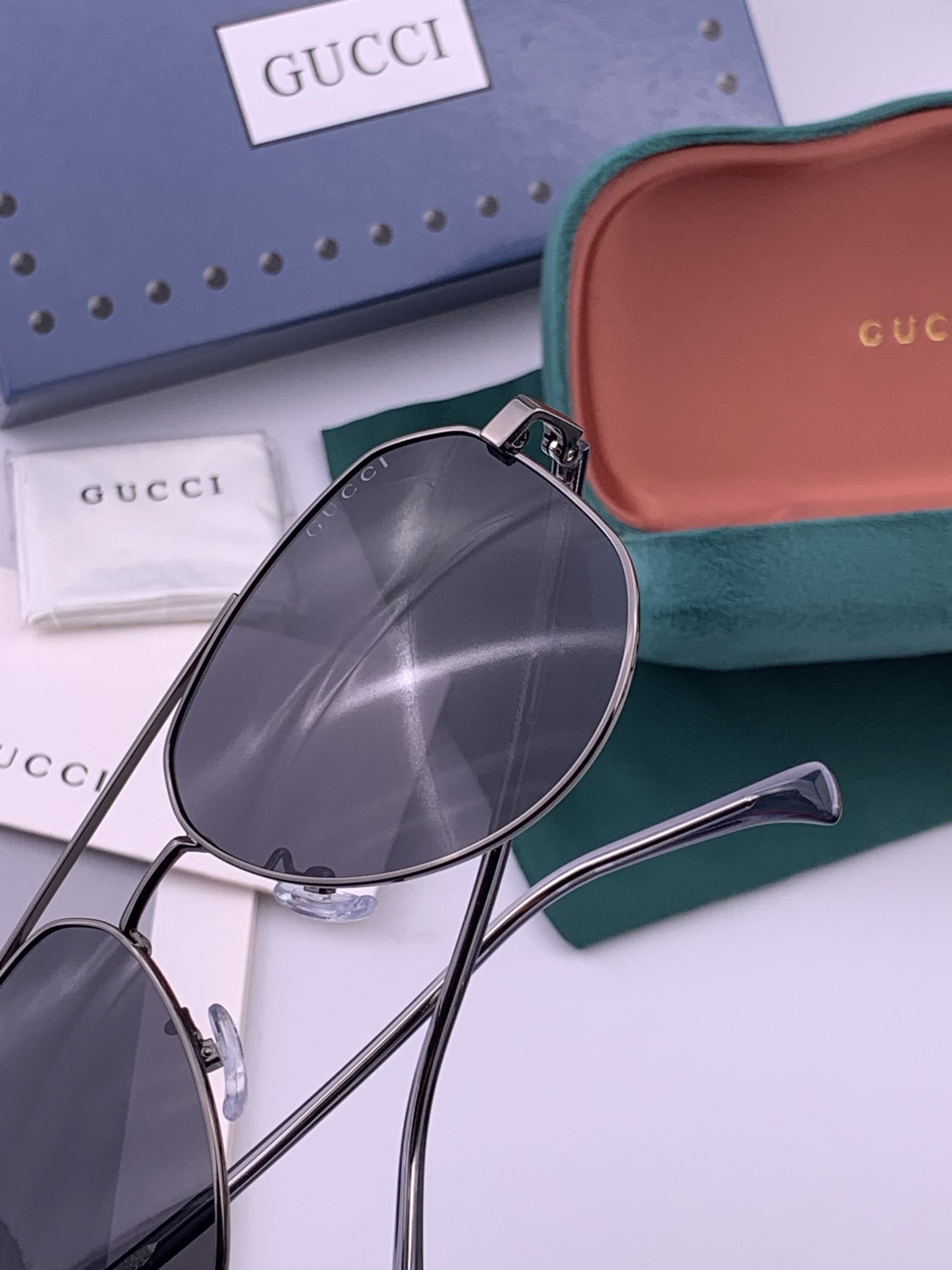 Gucci 🔥  高品质男女款墨镜   👍 进口宝丽来偏光镜片  🔥蛤蟆镜 开车钓鱼都可 🔥百搭显瘦墨镜韩版男士飞行员大