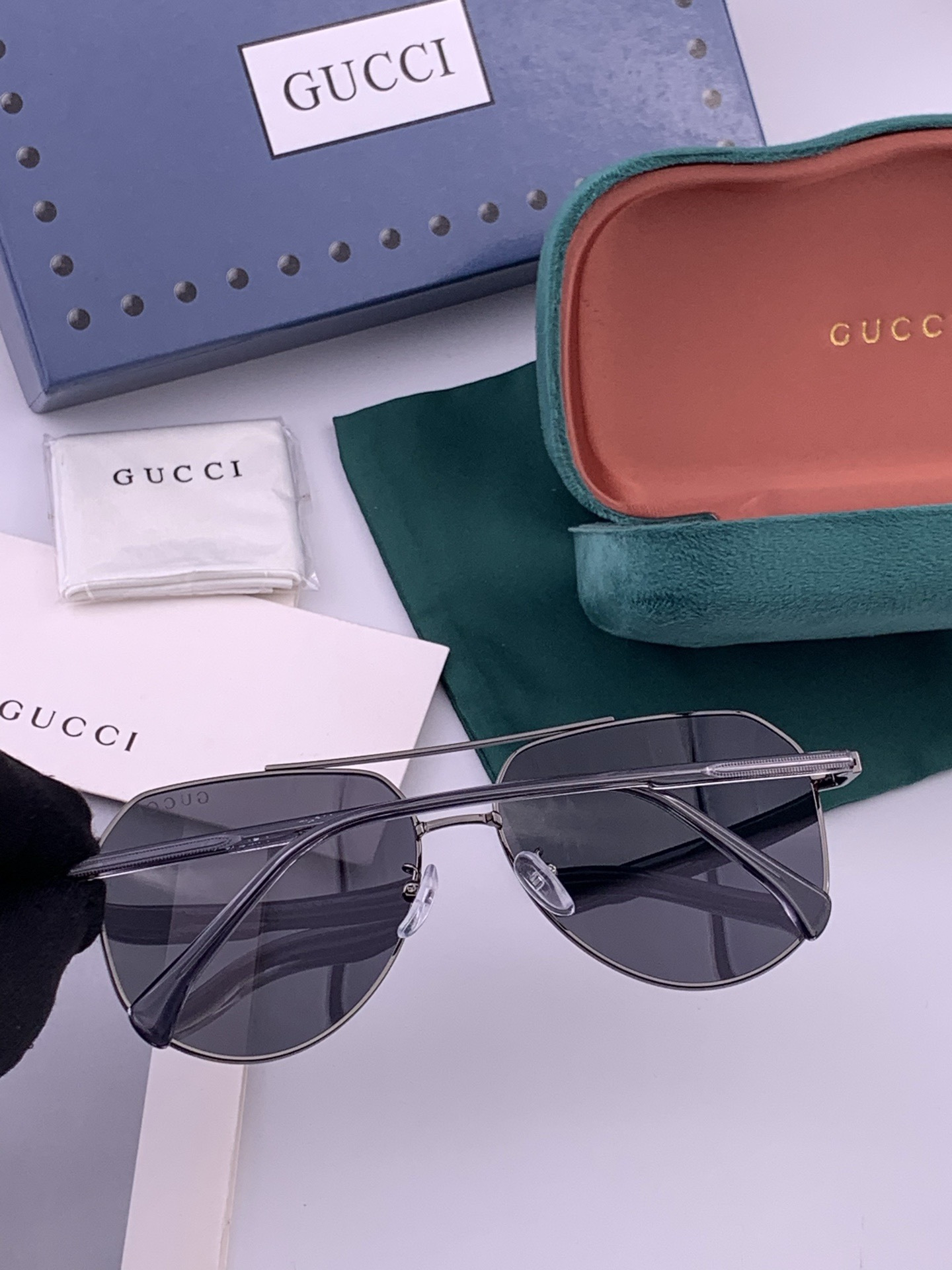 Gucci 🔥  高品质男女款墨镜   👍 进口宝丽来偏光镜片  🔥蛤蟆镜 开车钓鱼都可 🔥百搭显瘦墨镜韩版男士飞行员大