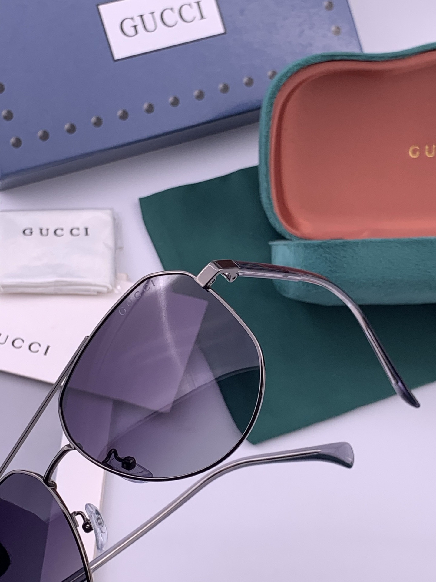 Gucci 🔥  高品质男女款墨镜   👍 进口宝丽来偏光镜片  🔥蛤蟆镜 开车钓鱼都可 🔥百搭显瘦墨镜韩版男士飞行员大