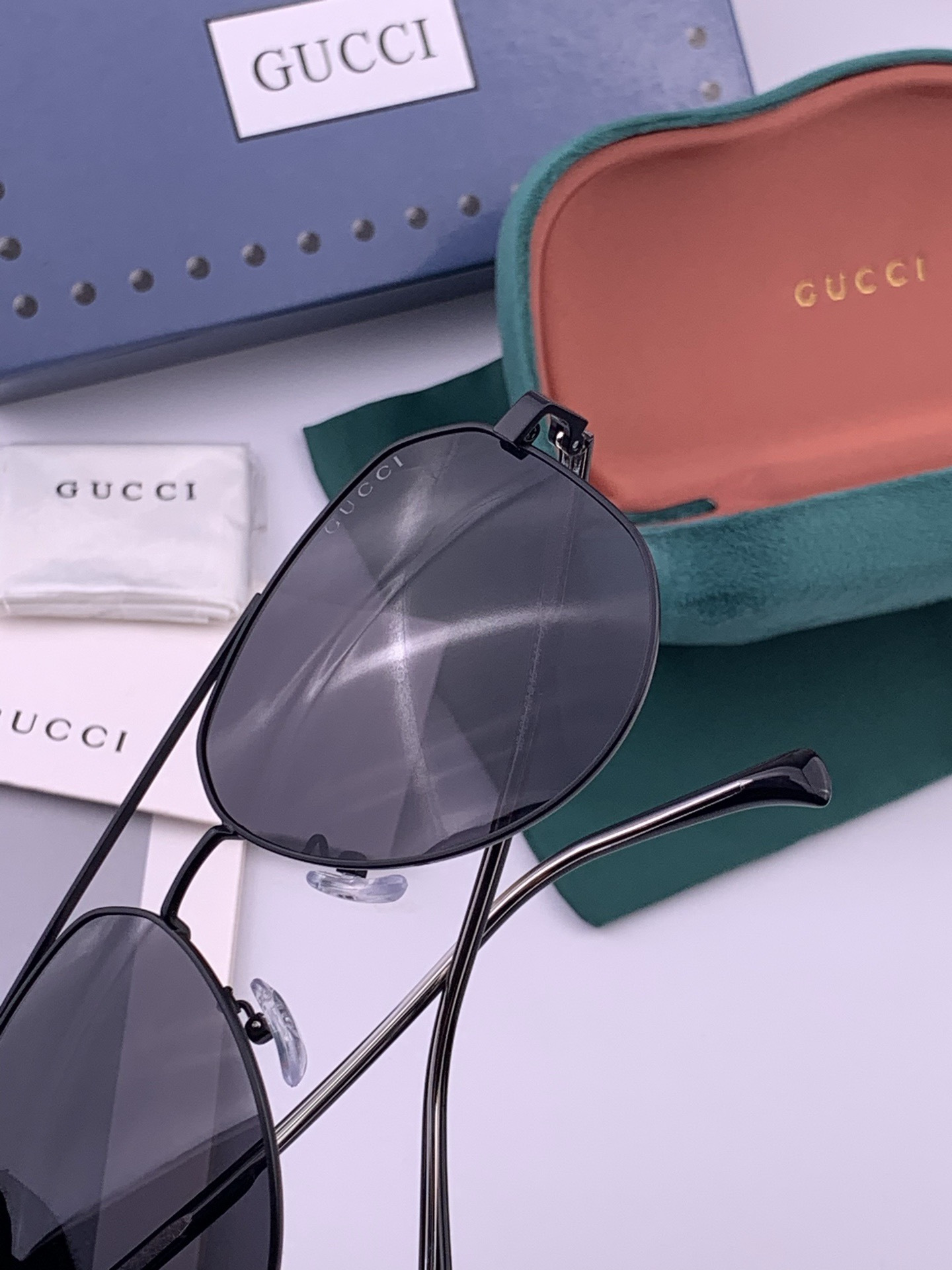 Gucci 🔥  高品质男女款墨镜   👍 进口宝丽来偏光镜片  🔥蛤蟆镜 开车钓鱼都可 🔥百搭显瘦墨镜韩版男士飞行员大