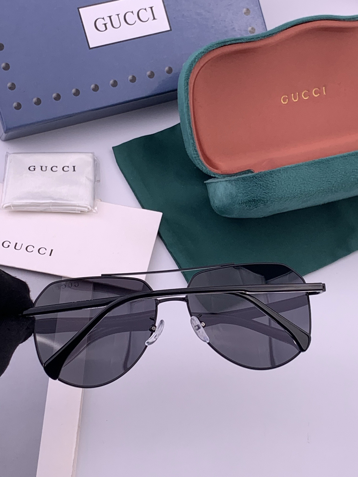 Gucci 🔥  高品质男女款墨镜   👍 进口宝丽来偏光镜片  🔥蛤蟆镜 开车钓鱼都可 🔥百搭显瘦墨镜韩版男士飞行员大