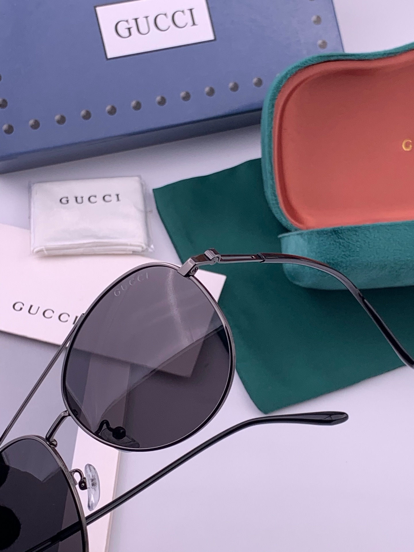 Gucci 🔥  高品质男女款墨镜   👍 进口宝丽来偏光镜片  🔥蛤蟆镜 开车钓鱼都可 🔥百搭显瘦墨镜韩版男士飞行员大