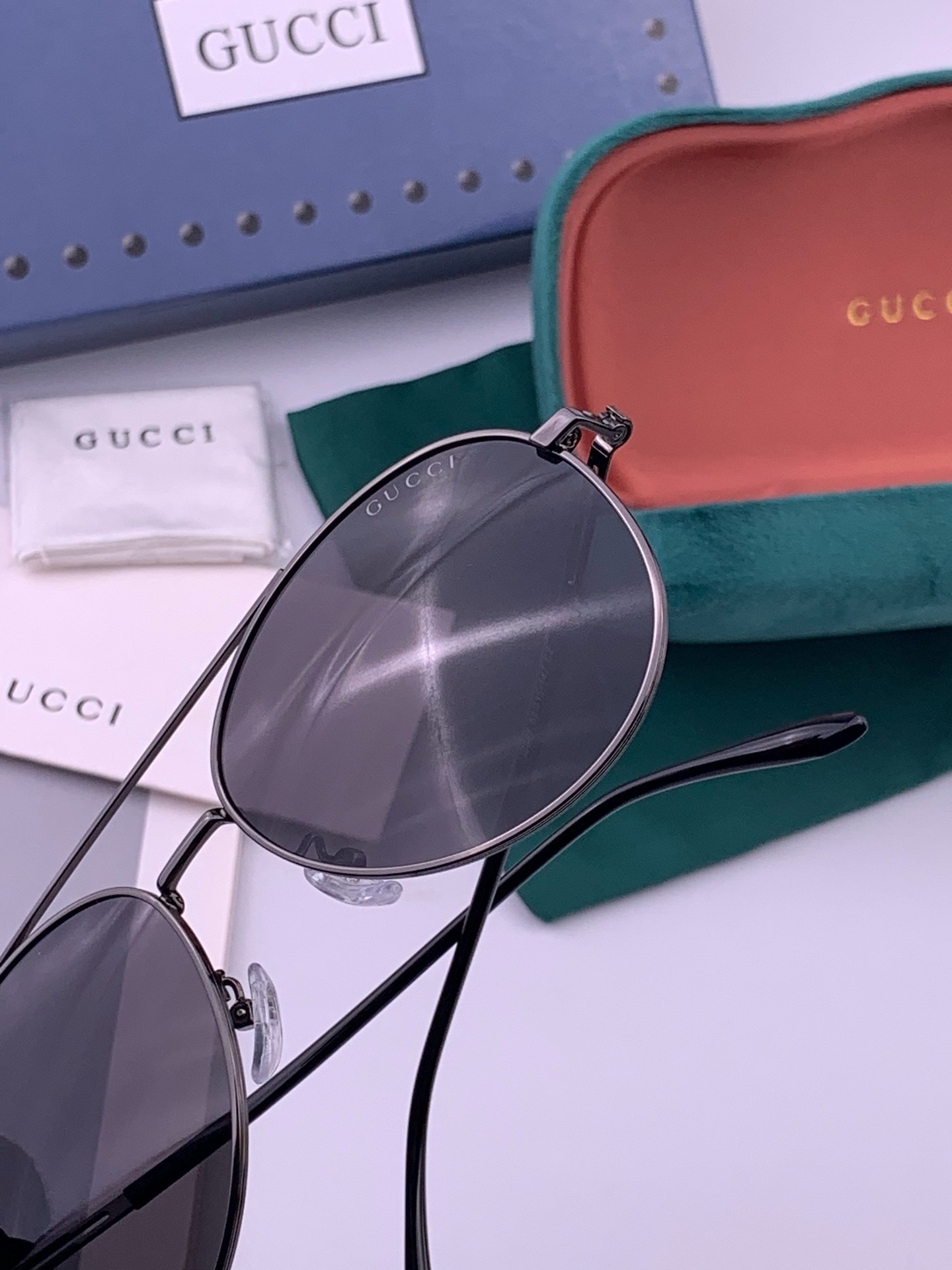 Gucci 🔥  高品质男女款墨镜   👍 进口宝丽来偏光镜片  🔥蛤蟆镜 开车钓鱼都可 🔥百搭显瘦墨镜韩版男士飞行员大