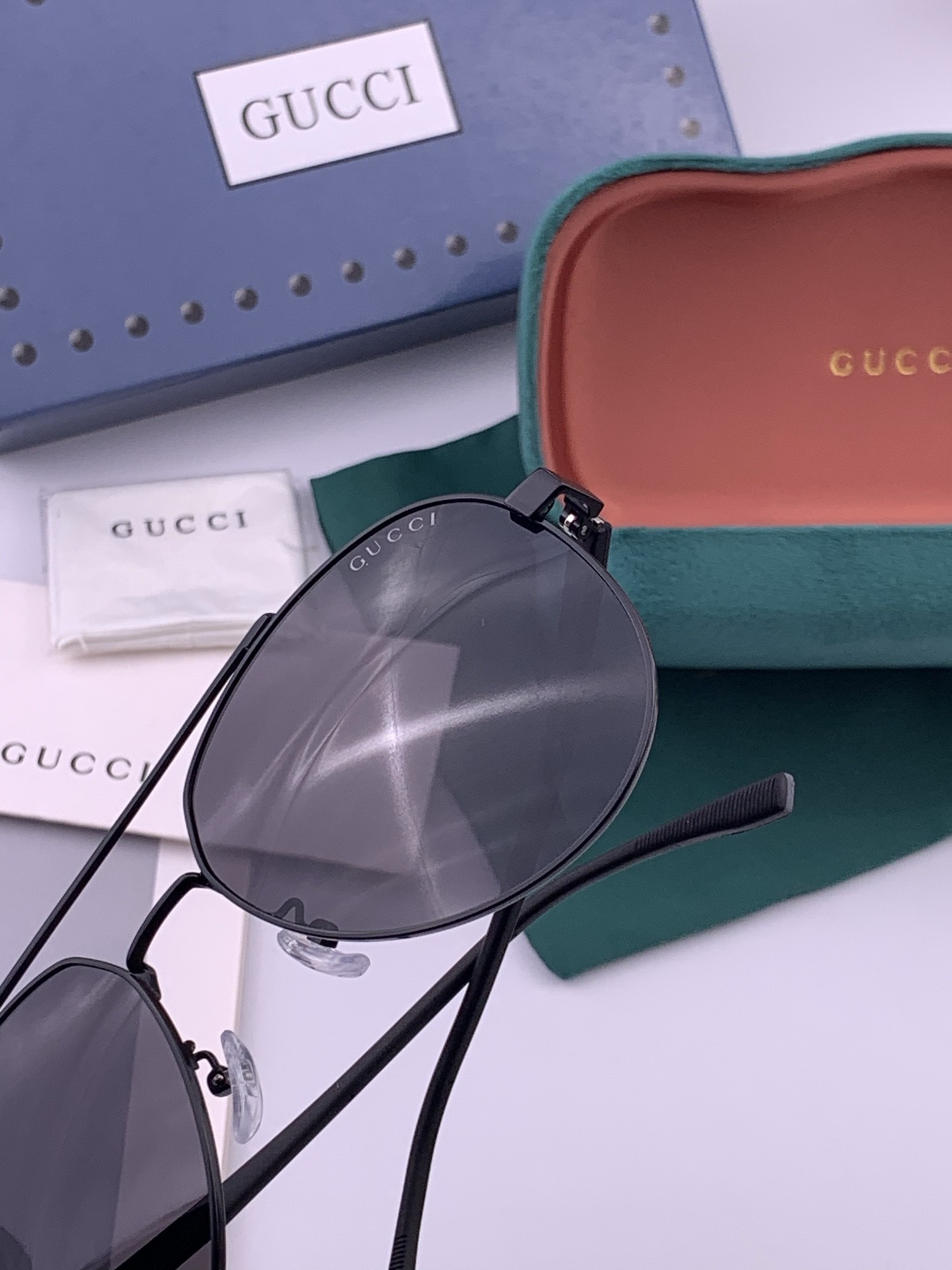 Gucci 🔥  高品质男女款墨镜   👍 进口宝丽来偏光镜片  🔥蛤蟆镜 开车钓鱼都可 🔥百搭显瘦墨镜韩版男士飞行员大