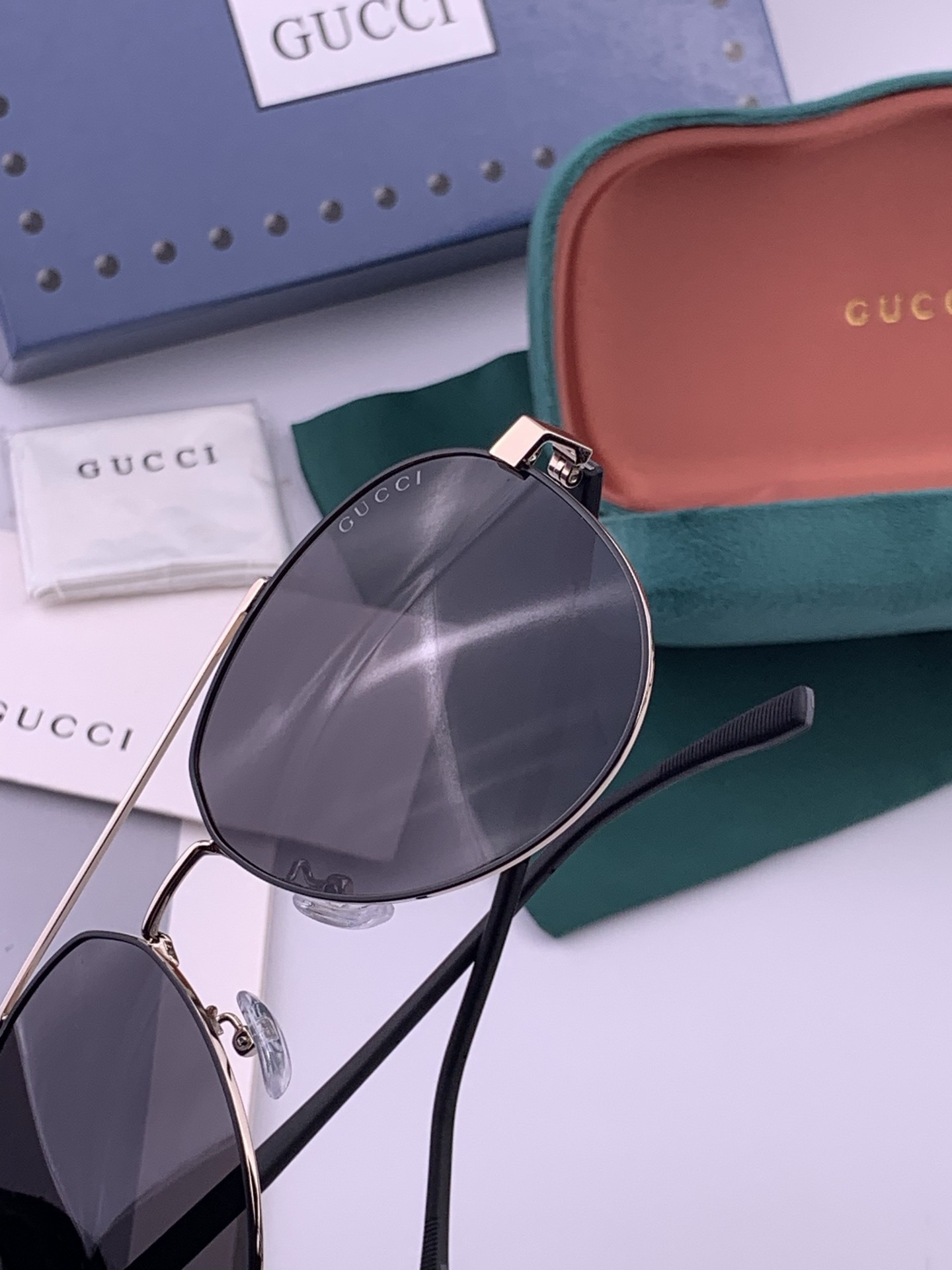Gucci 🔥  高品质男女款墨镜   👍 进口宝丽来偏光镜片  🔥蛤蟆镜 开车钓鱼都可 🔥百搭显瘦墨镜韩版男士飞行员大