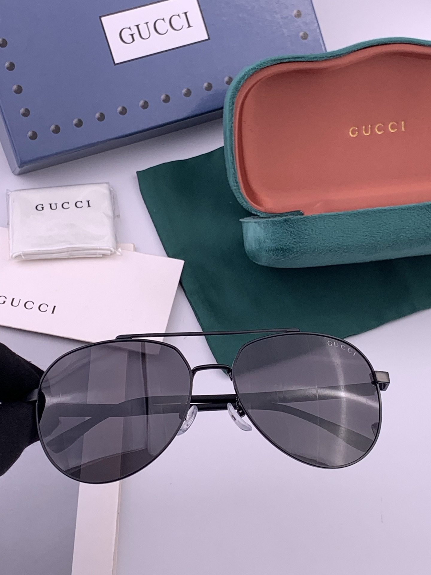Gucci 🔥  高品质男女款墨镜   👍 进口宝丽来偏光镜片  🔥蛤蟆镜 开车钓鱼都可 🔥百搭显瘦墨镜韩版男士飞行员大