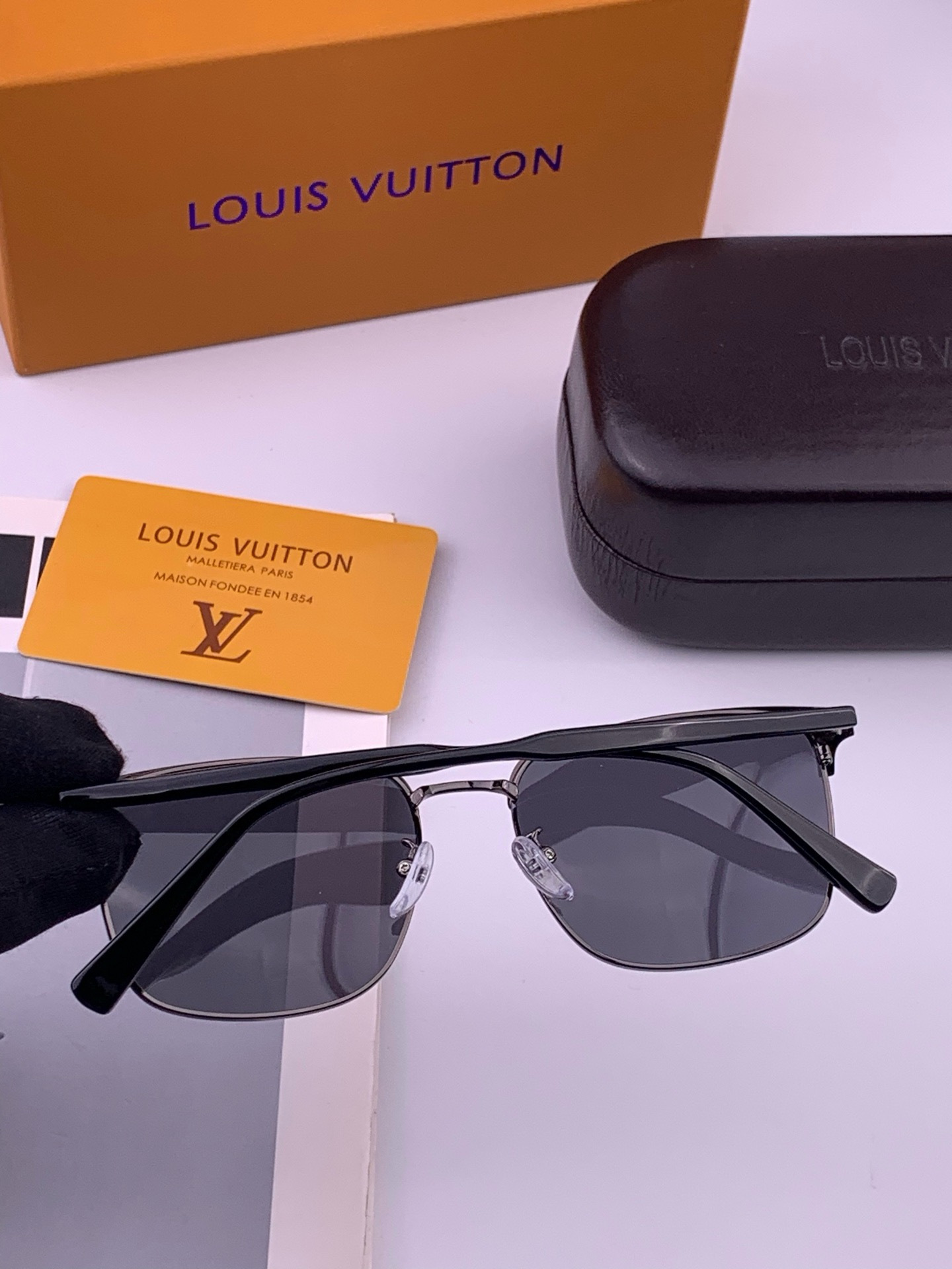LV 🔥  高品质男女款墨镜   👍 进口宝丽来偏光镜片  🔥蛤蟆镜 开车钓鱼都可 🔥百搭显瘦墨镜韩版男士飞行员大框司机