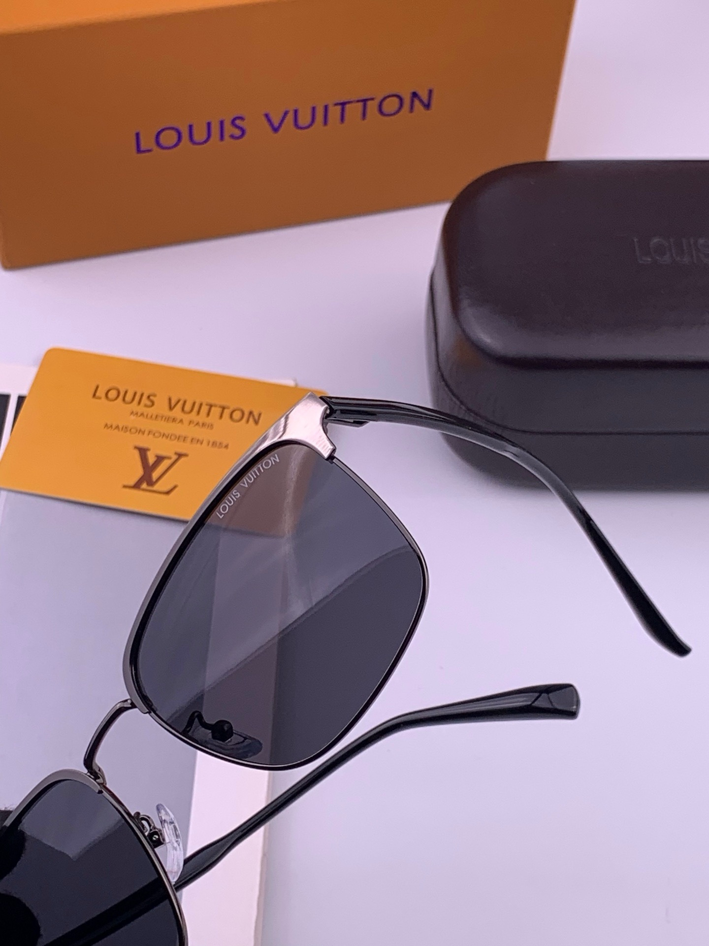 LV 🔥  高品质男女款墨镜   👍 进口宝丽来偏光镜片  🔥蛤蟆镜 开车钓鱼都可 🔥百搭显瘦墨镜韩版男士飞行员大框司机