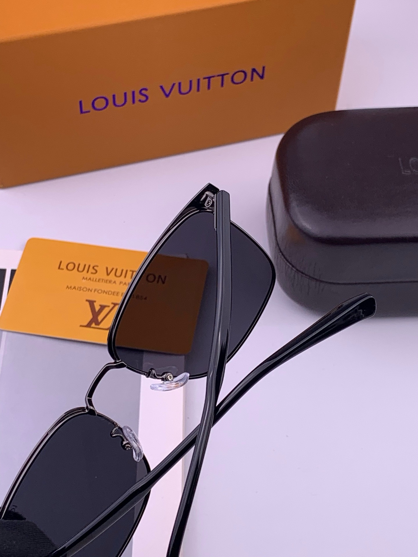 LV 🔥  高品质男女款墨镜   👍 进口宝丽来偏光镜片  🔥蛤蟆镜 开车钓鱼都可 🔥百搭显瘦墨镜韩版男士飞行员大框司机