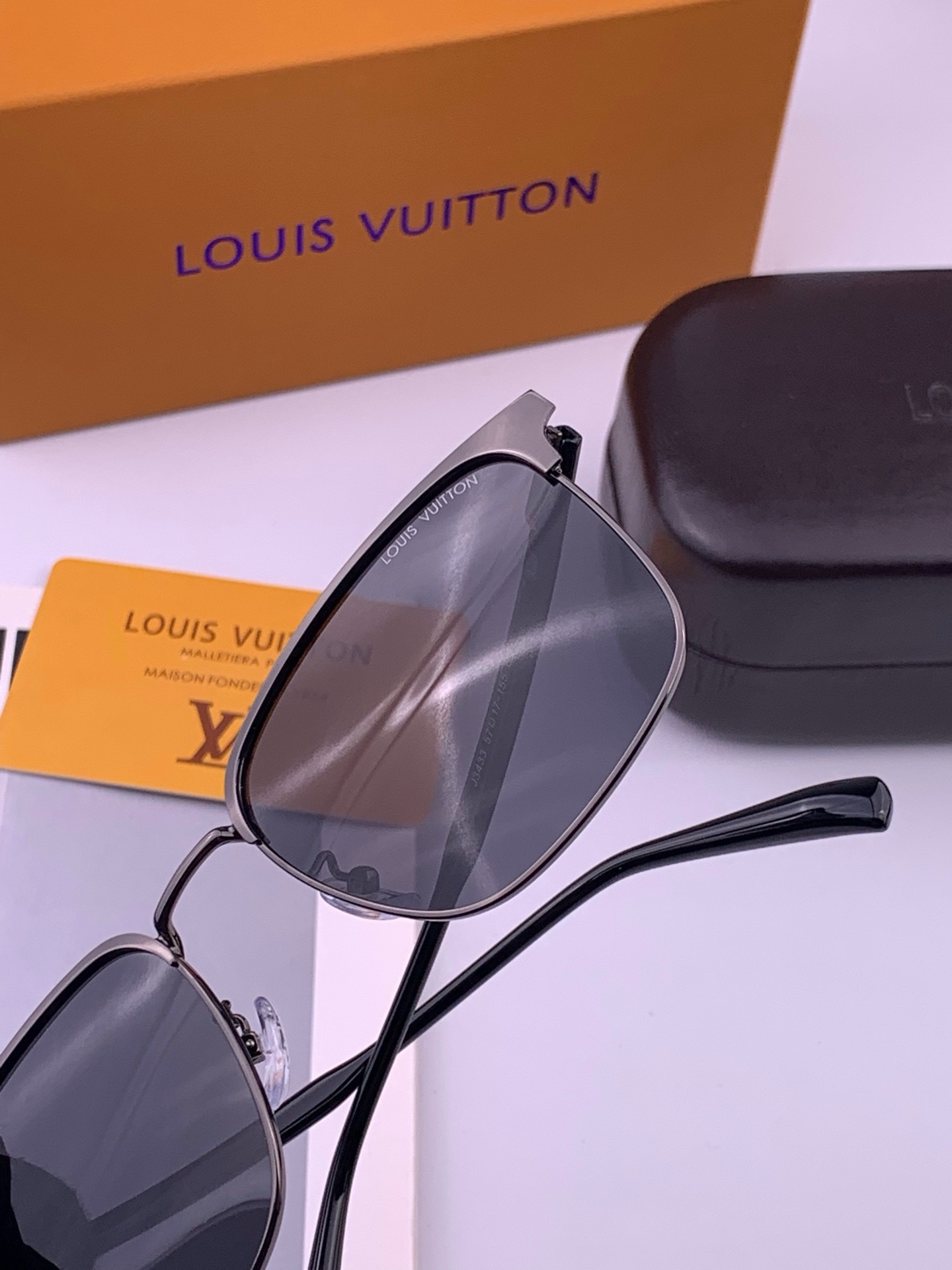 LV 🔥  高品质男女款墨镜   👍 进口宝丽来偏光镜片  🔥蛤蟆镜 开车钓鱼都可 🔥百搭显瘦墨镜韩版男士飞行员大框司机