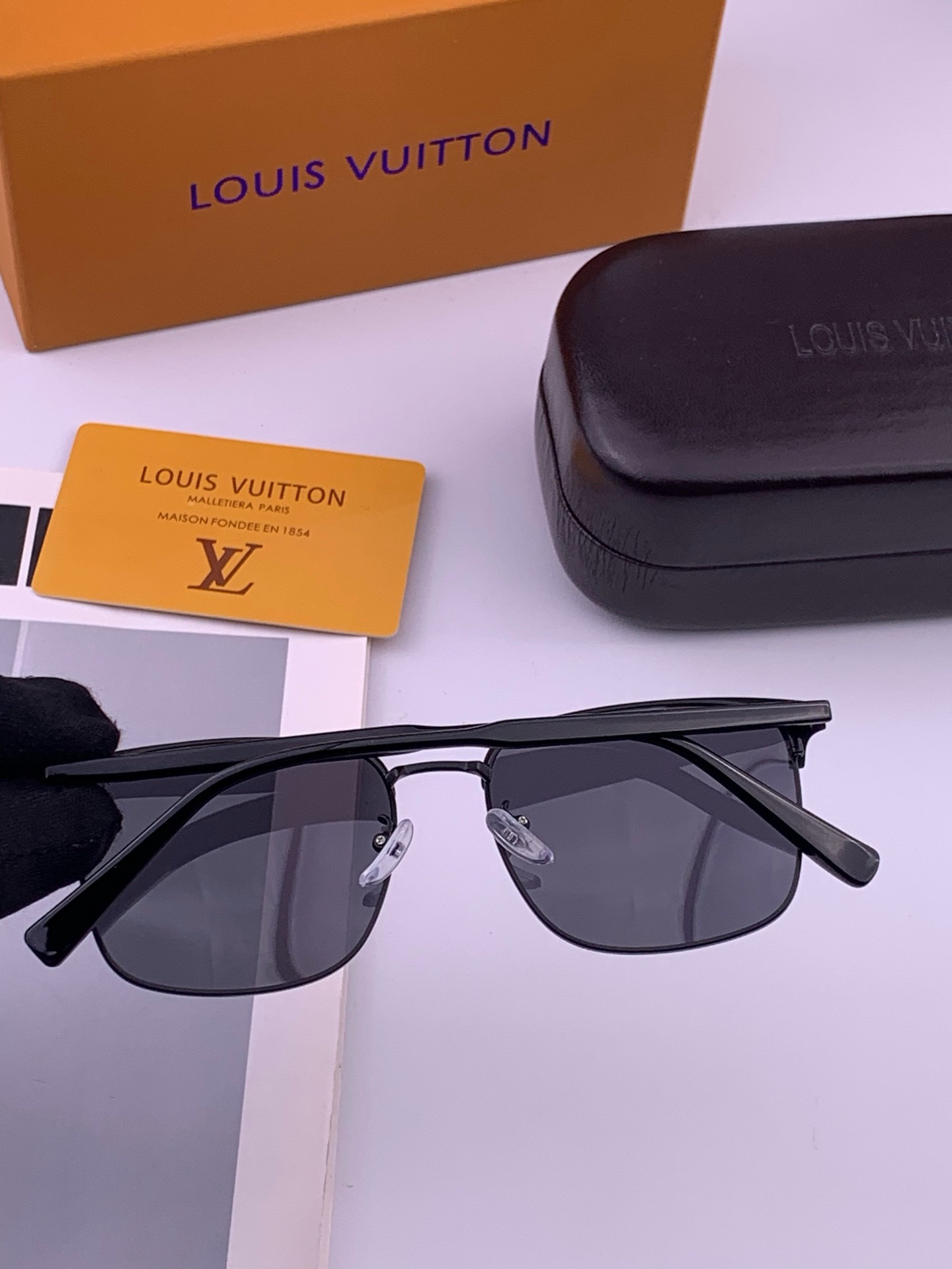 LV 🔥  高品质男女款墨镜   👍 进口宝丽来偏光镜片  🔥蛤蟆镜 开车钓鱼都可 🔥百搭显瘦墨镜韩版男士飞行员大框司机