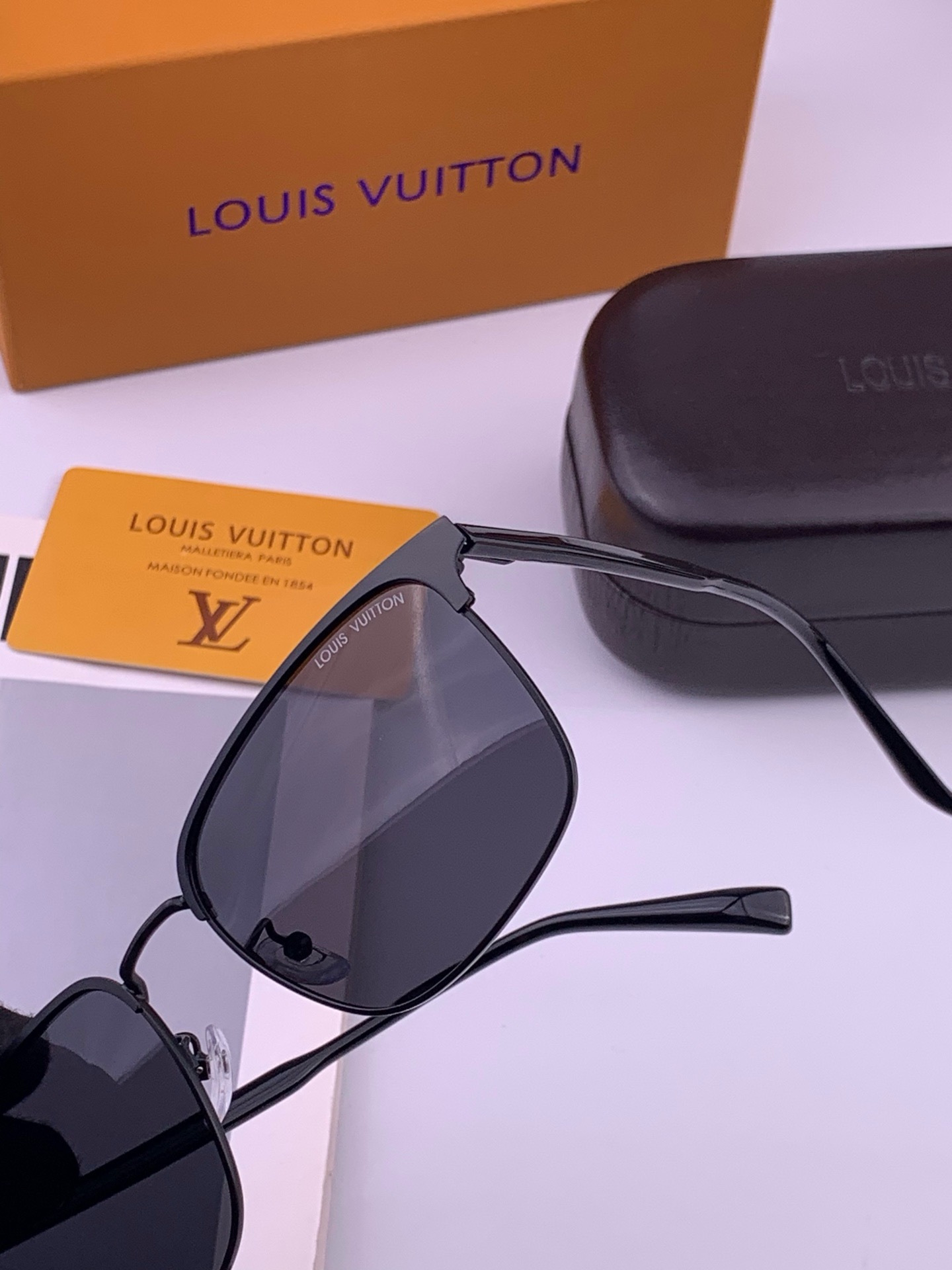LV 🔥  高品质男女款墨镜   👍 进口宝丽来偏光镜片  🔥蛤蟆镜 开车钓鱼都可 🔥百搭显瘦墨镜韩版男士飞行员大框司机