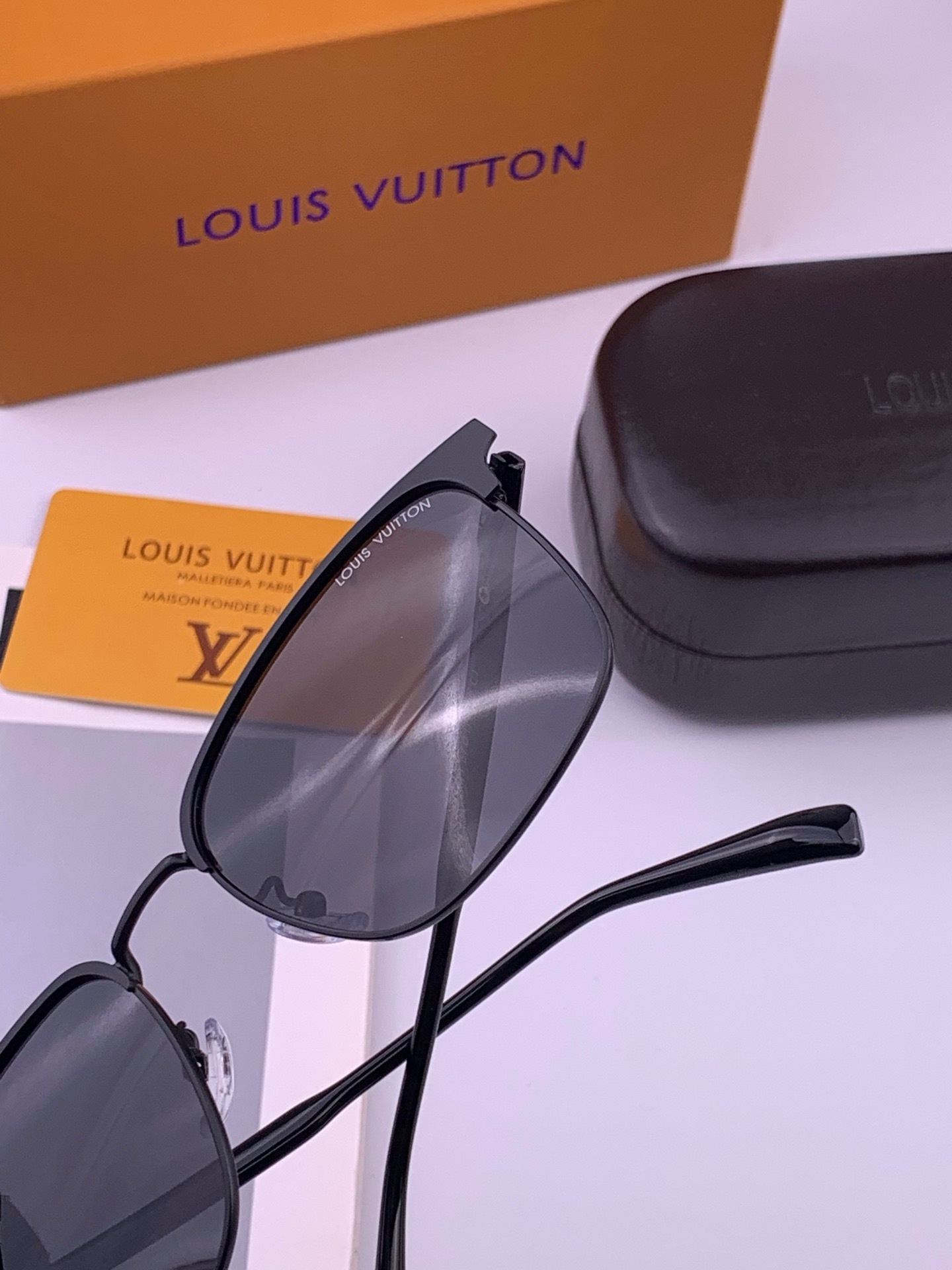 LV 🔥  高品质男女款墨镜   👍 进口宝丽来偏光镜片  🔥蛤蟆镜 开车钓鱼都可 🔥百搭显瘦墨镜韩版男士飞行员大框司机