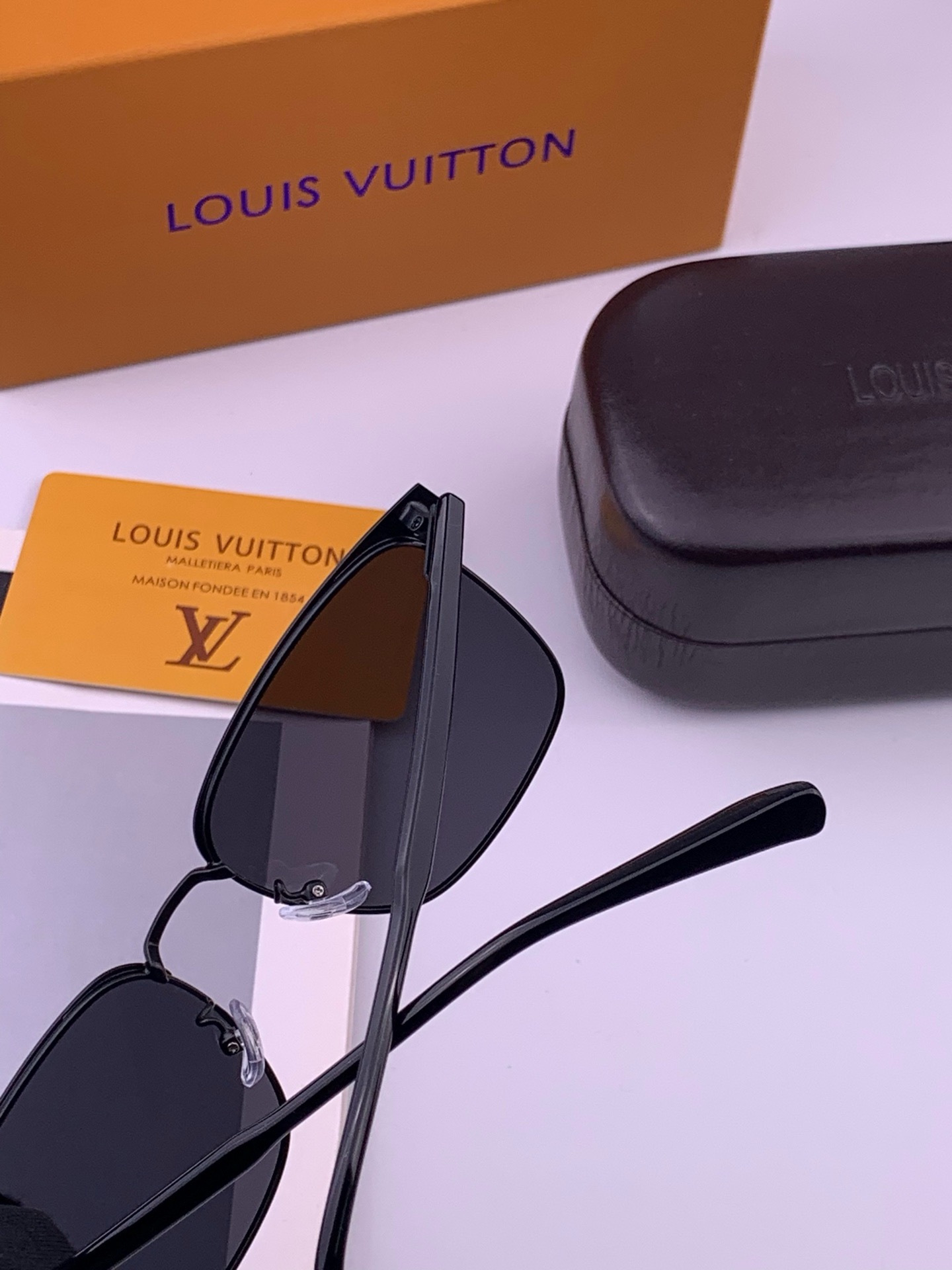 LV 🔥  高品质男女款墨镜   👍 进口宝丽来偏光镜片  🔥蛤蟆镜 开车钓鱼都可 🔥百搭显瘦墨镜韩版男士飞行员大框司机
