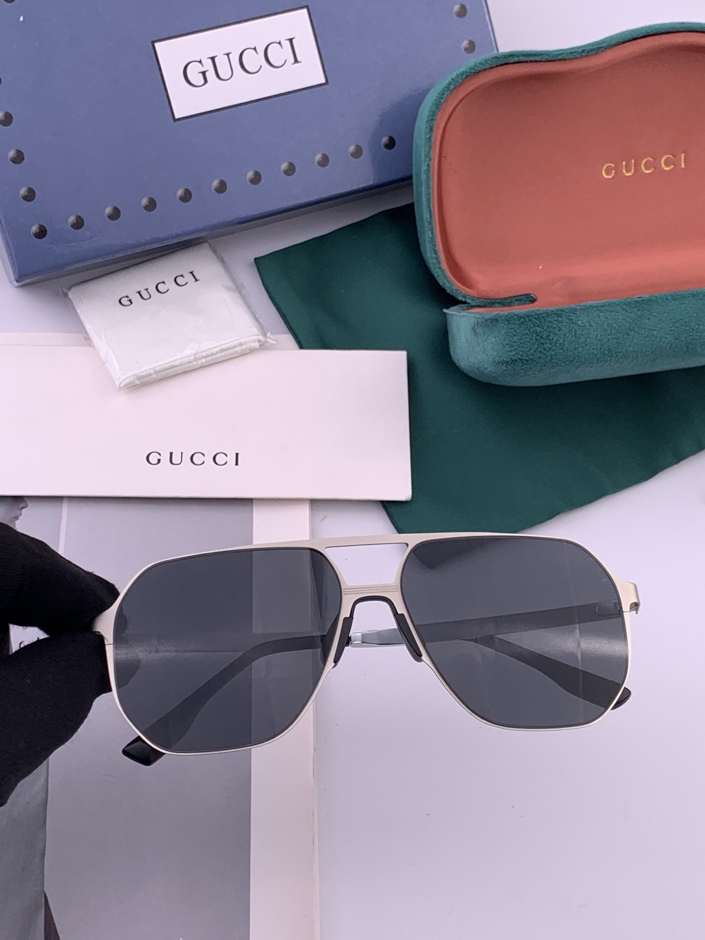 Gucci  男款炫彩飞行员偏光太阳镜 ❤️材质：高清尼龙加厚卡槽高清偏光镜片 🌹无边框镜架💕颜👍型号：G1399