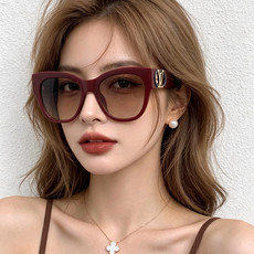 LV 新款女士方框太阳眼镜 开车墨镜 新款太阳镜 时尚大方 舒适轻盈 精致奢华 超轻 型号:L07002 LV 新款女士方框太阳眼镜 开车墨镜 新款太阳镜 时尚大方 舒适轻盈 精致奢华 超轻 型号:L07002
