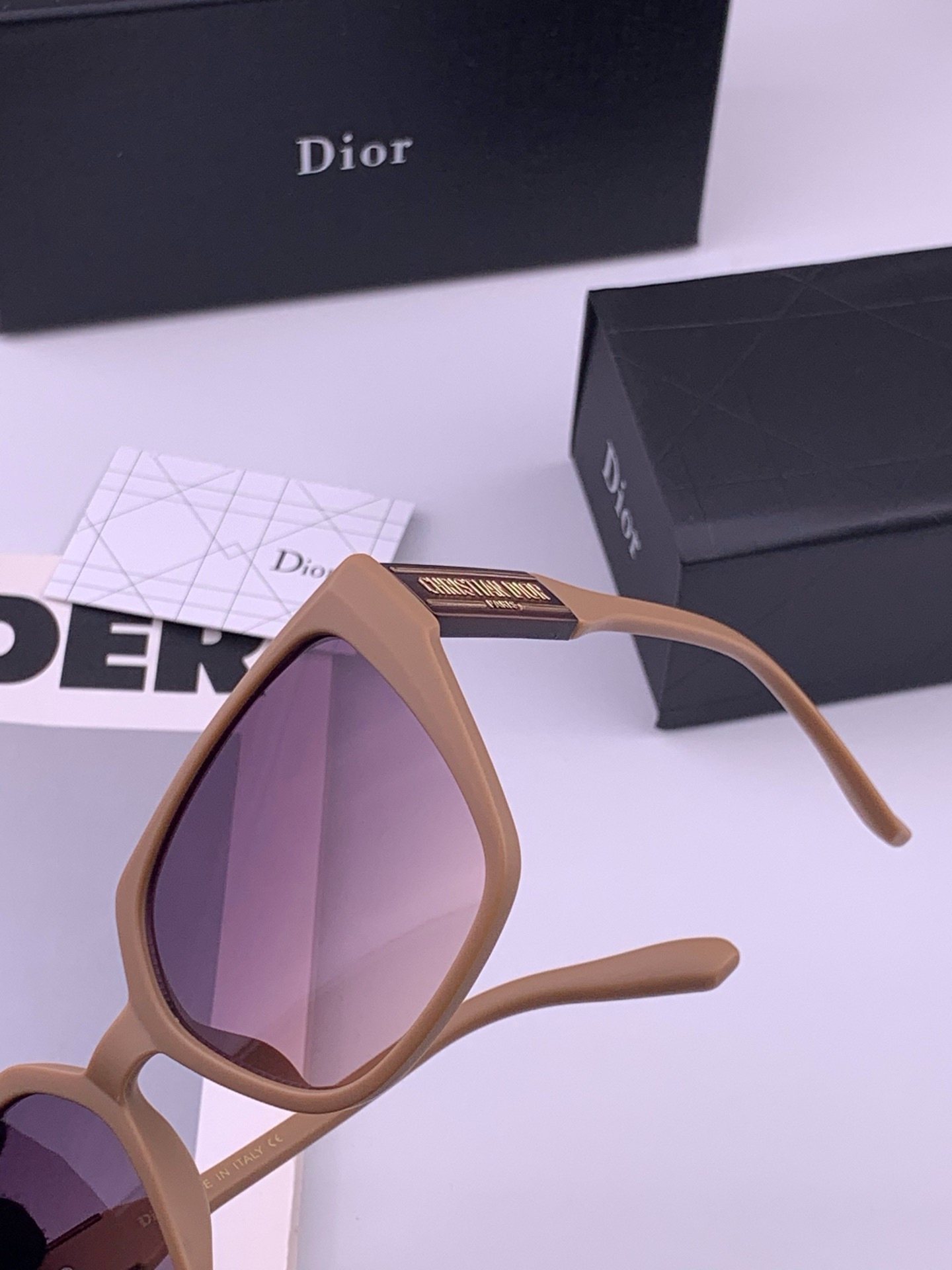 🔺 【DIOR-迪奥】开春新款 潮流爆款 时尚太阳镜 高品质 佩戴舒适 网红潮款墨镜 型号：D67706