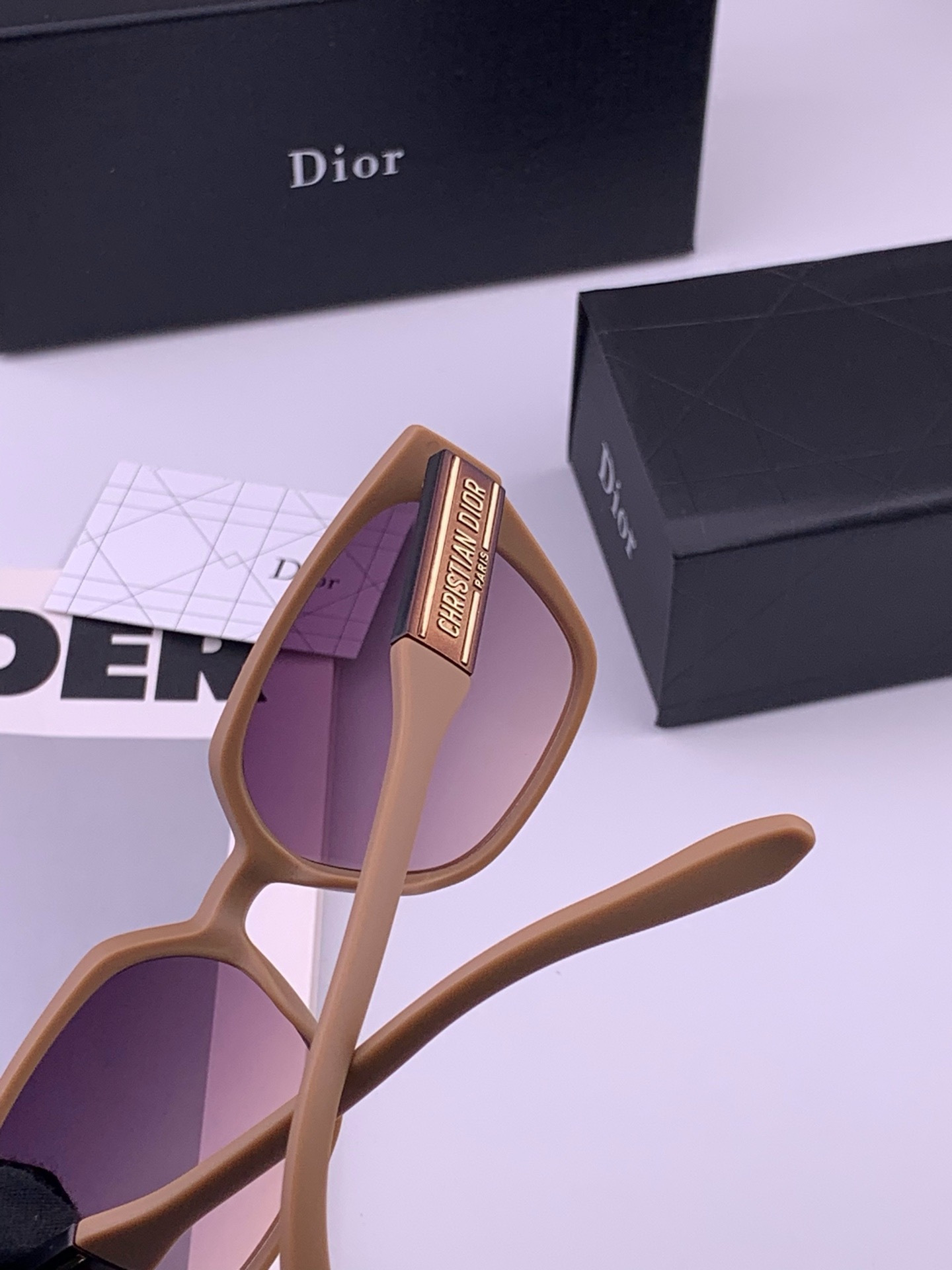 🔺 【DIOR-迪奥】开春新款 潮流爆款 时尚太阳镜 高品质 佩戴舒适 网红潮款墨镜 型号：D67706