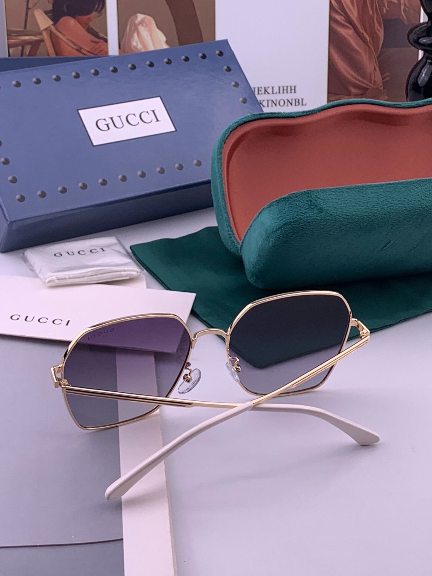 GUCCI  开春新款 马鞍扣镜腿系列墨镜，优雅方框太阳镜各路网红纷纷带起气场满分‼️ 俏皮甜美.上脸效果更佳.金属质感
