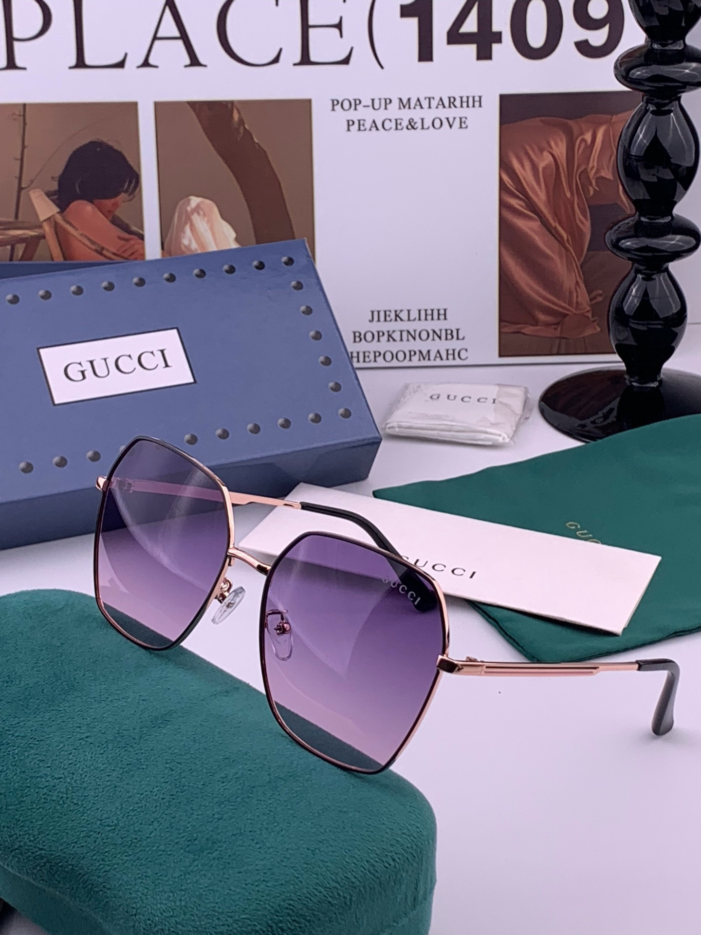 GUCCI  开春新款 马鞍扣镜腿系列墨镜，优雅方框太阳镜各路网红纷纷带起气场满分‼️ 俏皮甜美.上脸效果更佳.金属质感