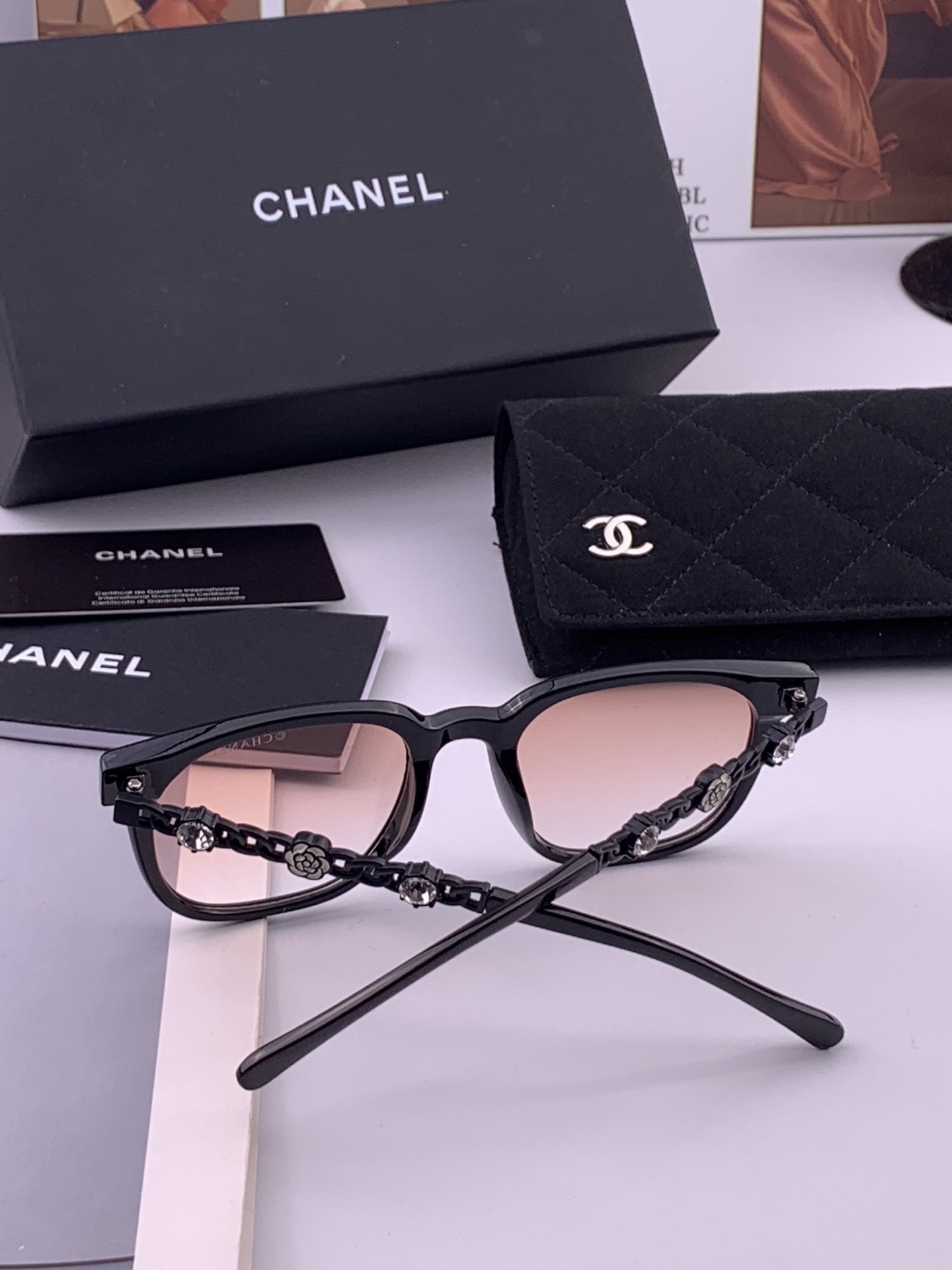 新品CHANEL 香奈儿太阳镜以独特魅力和前卫风格诠释春夏最新眼镜，质感超好佩带舒适 型号：CH5236