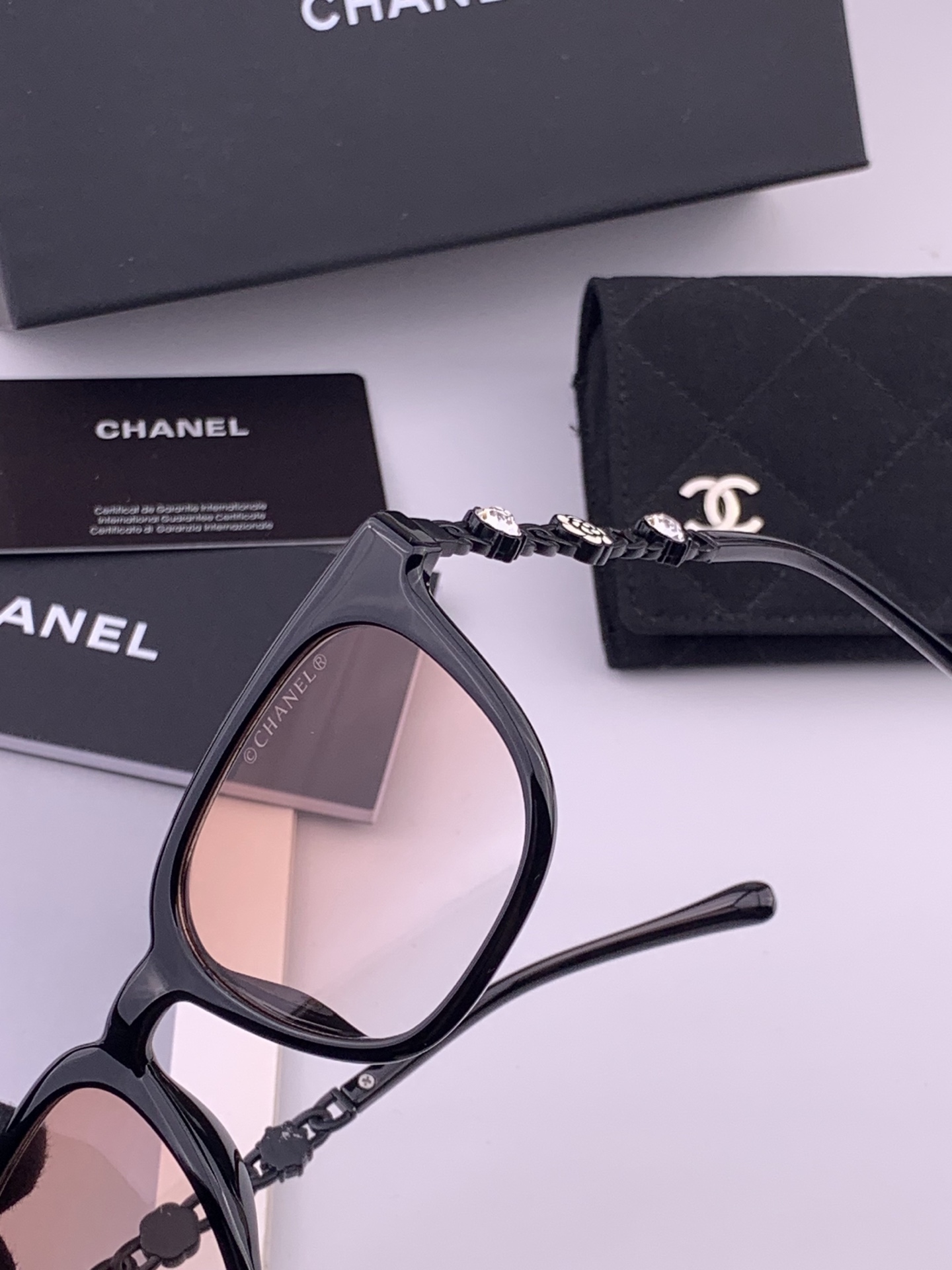 新品CHANEL 香奈儿太阳镜以独特魅力和前卫风格诠释春夏最新眼镜，质感超好佩带舒适 型号：CH5236